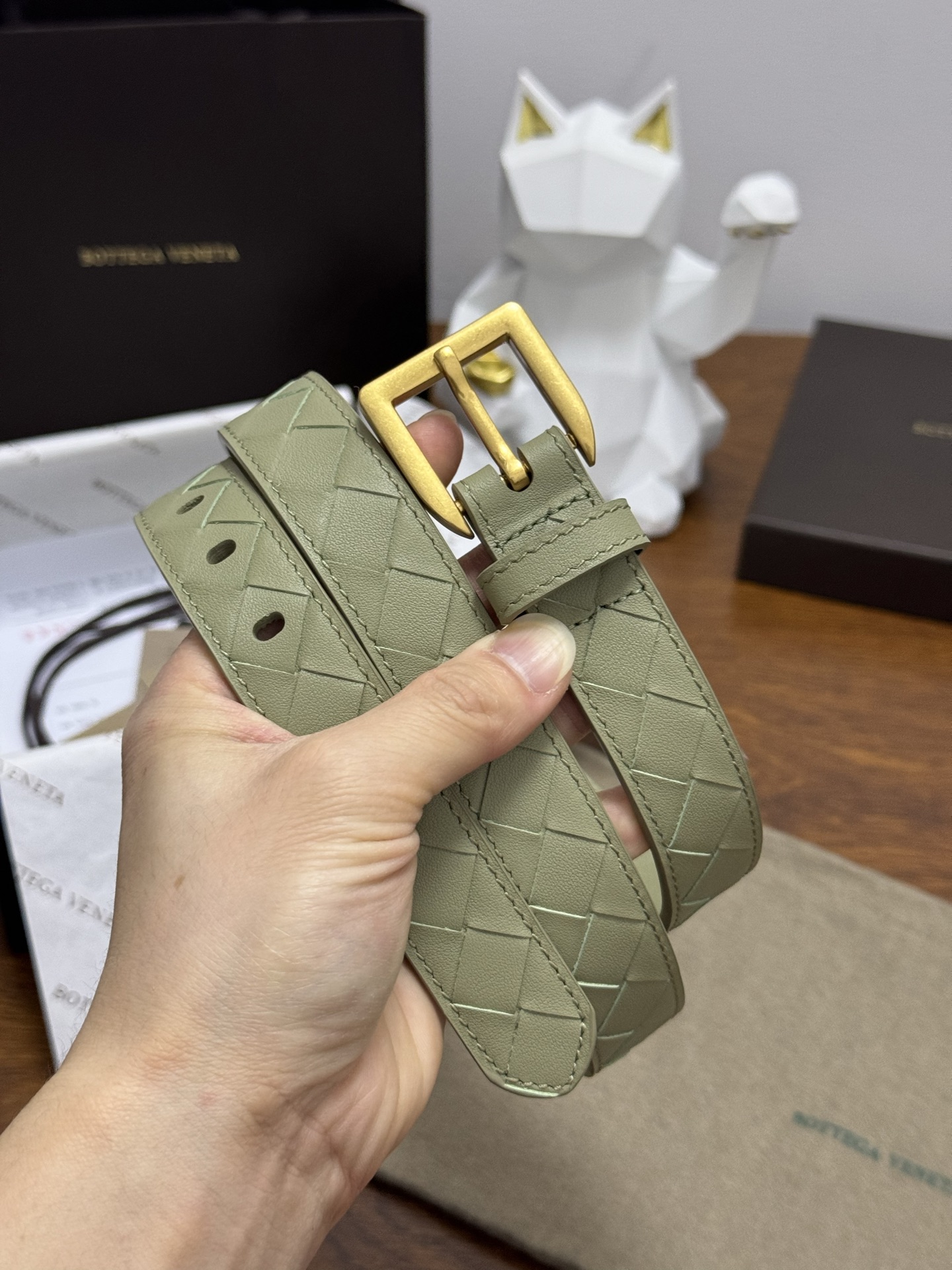 BOTTEGA VENETA 2.5cm 青柠绿 小牛皮皮革手工编织,手工编织新款牛皮经典之作。每个细节都体现 BOTTEGA VENETA 2.5cm 青柠绿 小牛皮皮革手工编织,手工编织新款牛皮经典之作。每个细节都体现