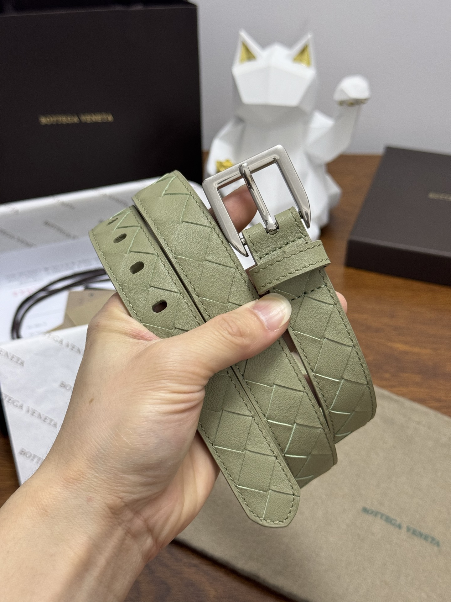 BOTTEGA VENETA 2.5cm 青柠绿 小牛皮皮革手工编织,手工编织新款牛皮经典之作。每个细节都体现 BOTTEGA VENETA 2.5cm 青柠绿 小牛皮皮革手工编织,手工编织新款牛皮经典之作。每个细节都体现