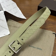 BOTTEGA VENETA 2.5cm 青柠绿 小牛皮皮革手工编织,手工编织新款牛皮经典之作。每个细节都体现 BOTTEGA VENETA 2.5cm 青柠绿 小牛皮皮革手工编织,手工编织新款牛皮经典之作。每个细节都体现