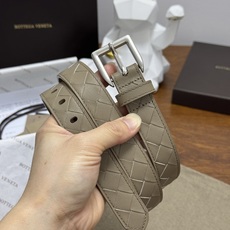 BOTTEGA VENETA 2.5cm 燕麦色 小牛皮皮革手工编织,手工编织新款牛皮经典之作。每个细节都体现 BOTTEGA VENETA 2.5cm 燕麦色 小牛皮皮革手工编织,手工编织新款牛皮经典之作。每个细节都体现