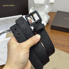 BOTTEGA VENETA 2.5cm 纯黑色 小牛皮皮革手工编织,手工编织新款牛皮经典之作。每个细节都体现 BOTTEGA VENETA 2.5cm 纯黑色 小牛皮皮革手工编织,手工编织新款牛皮经典之作。每个细节都体现