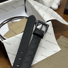 BOTTEGA VENETA 2.5cm 纯黑色 小牛皮皮革手工编织,手工编织新款牛皮经典之作。每个细节都体现 BOTTEGA VENETA 2.5cm 纯黑色 小牛皮皮革手工编织,手工编织新款牛皮经典之作。每个细节都体现