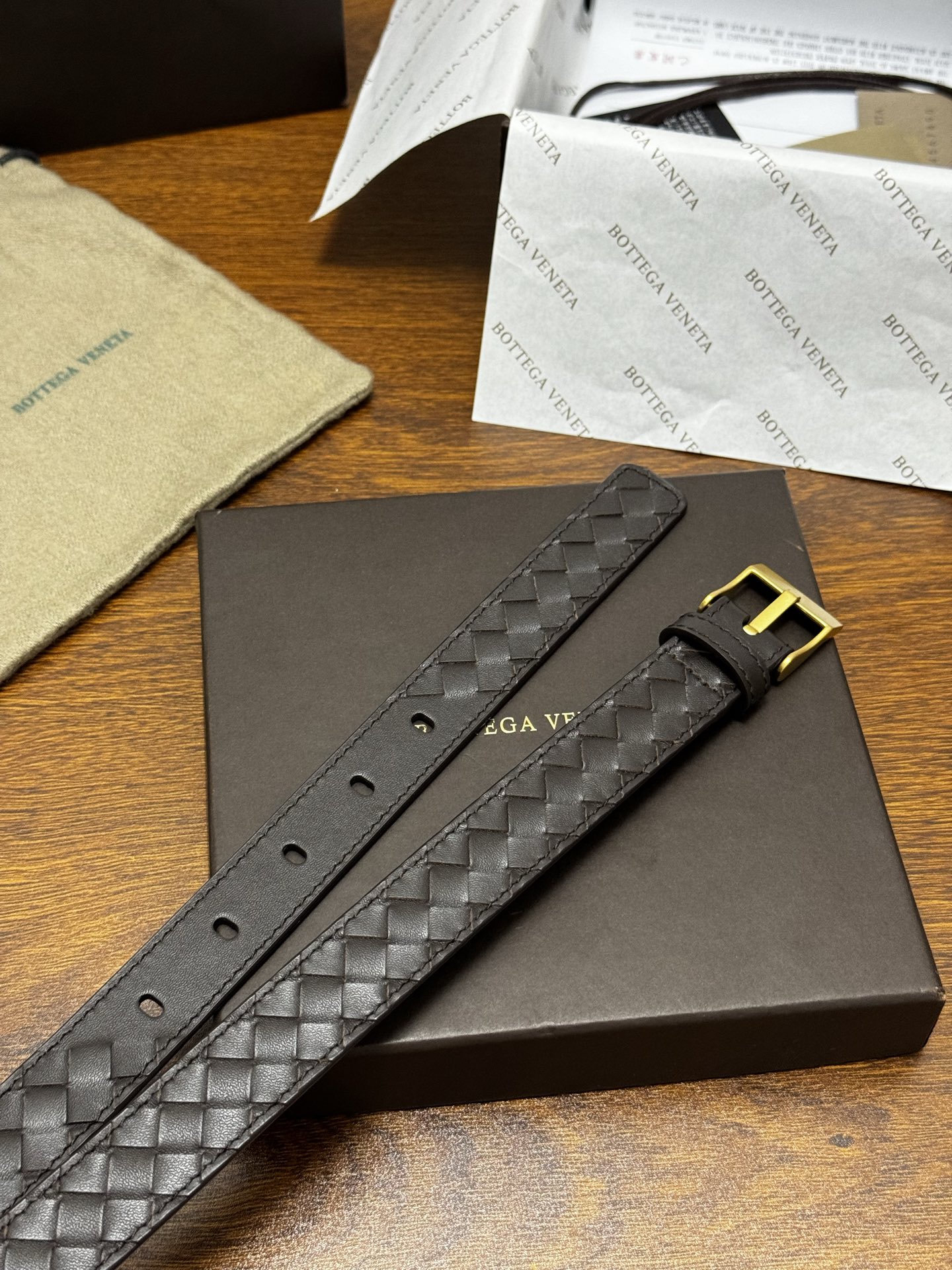 Intrecciato Piccolo编织腰带，牛皮皮革手工编织，手工编织新款牛皮经典之作。每个细节都体现出至高的品味和