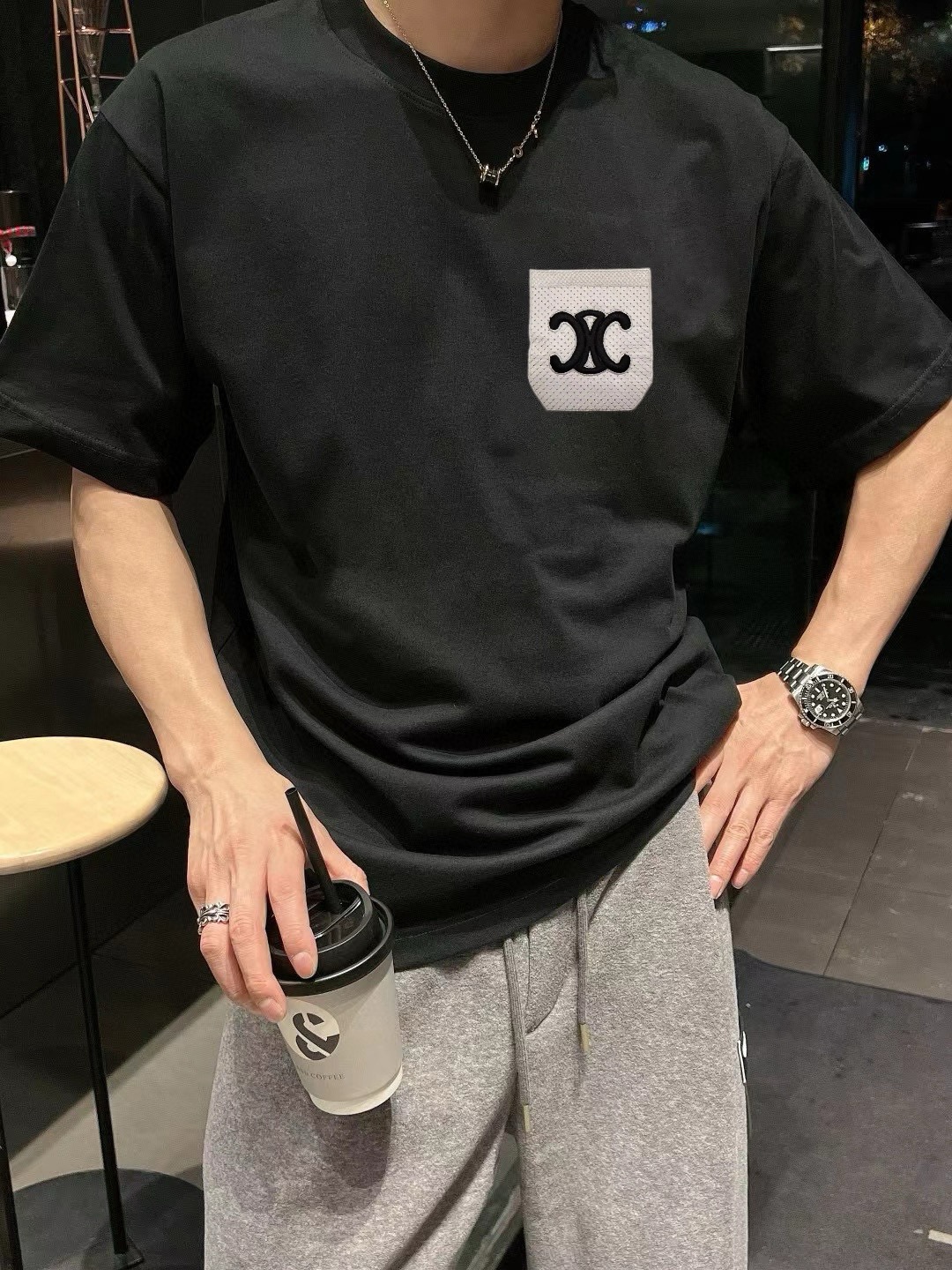 Celine 2024 Nueva camiseta de manga corta de principios de primavera, logotipo personalizado a mano en el pecho (tela 1…