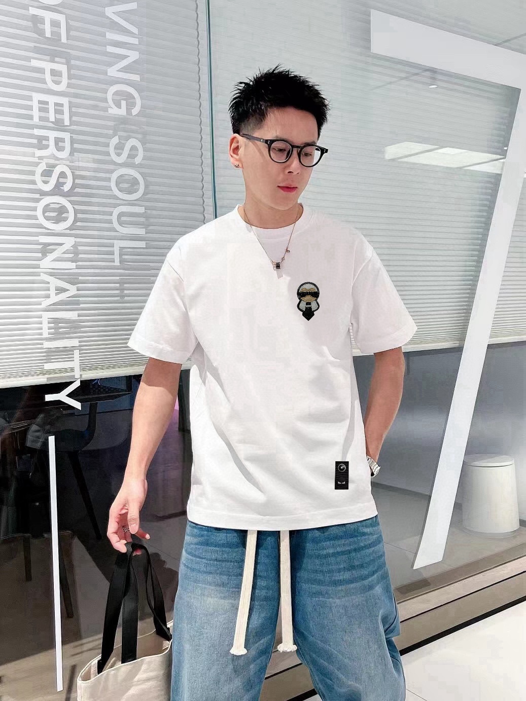 Fendi FENDI 2024 nuevo estilo de principios de primavera, camiseta de manga corta con logo personalizado cosido a mano …