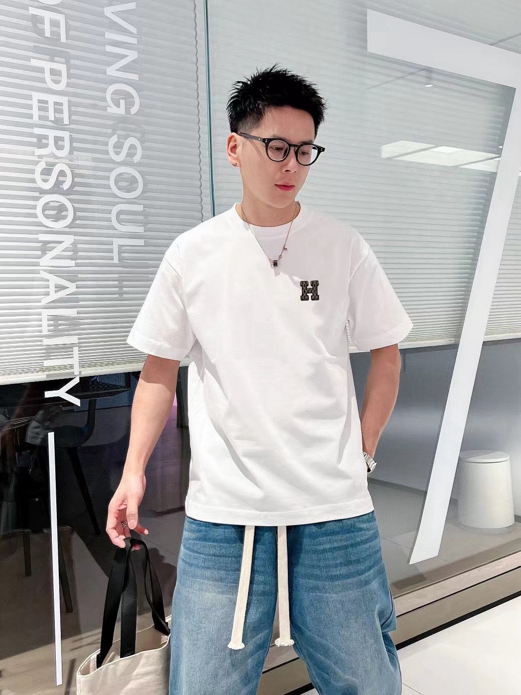 Camiseta de manga corta de la nueva colección de principios de primavera 2024 de Hermès ❤️, con logo personalizado cosi…