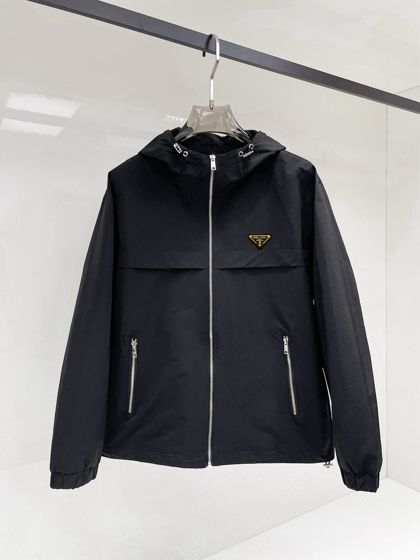 כוסיות פרדה לגברים לחורף 2025 – קלאסיקה ונוכחות שבאחת