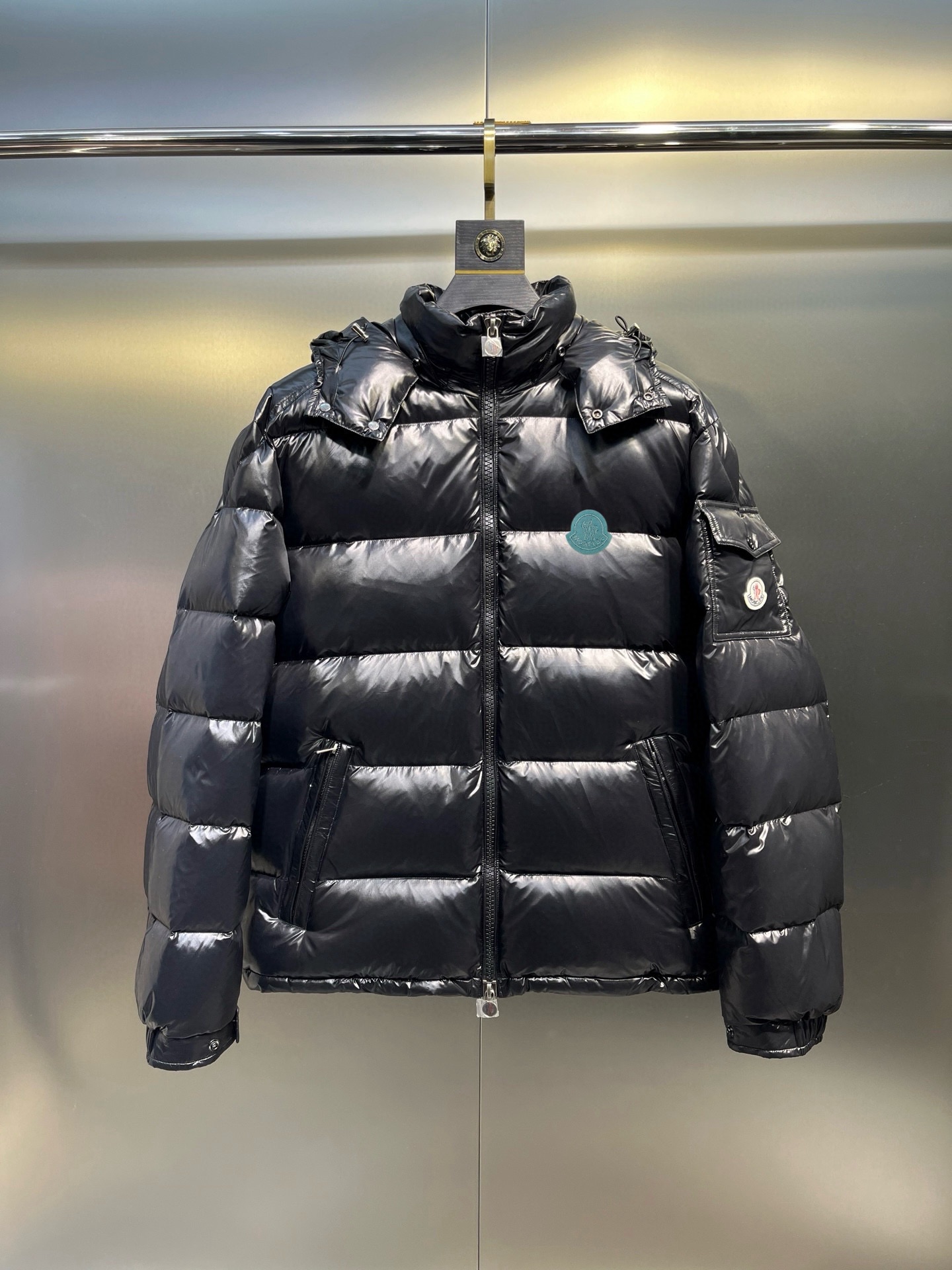 מעילת מאיה של MONCLER נוראית במיוחד שחור, מושלם לחורף ונוקות