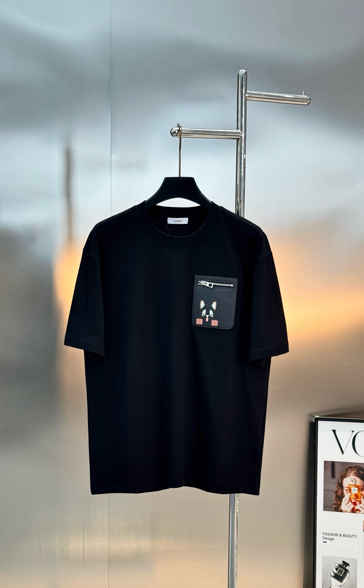 P85, camiseta de manga corta de cuello redondo de Loewe, misma que en tienda oficial, tejido de algodón personalizado. …