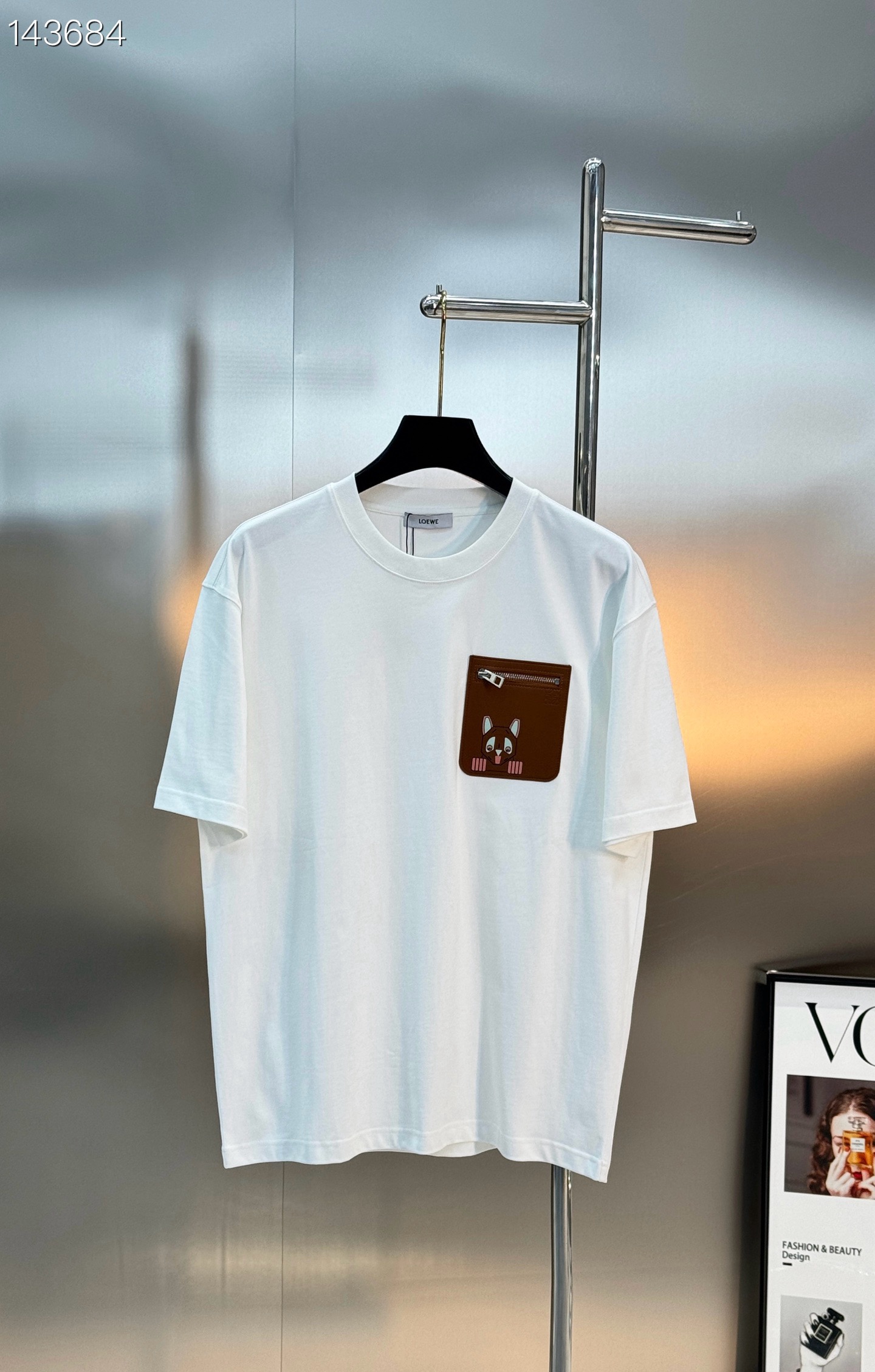 P85, camiseta de manga corta de cuello redondo de Loewe, misma que en tienda oficial, tejido de algodón personalizado. …