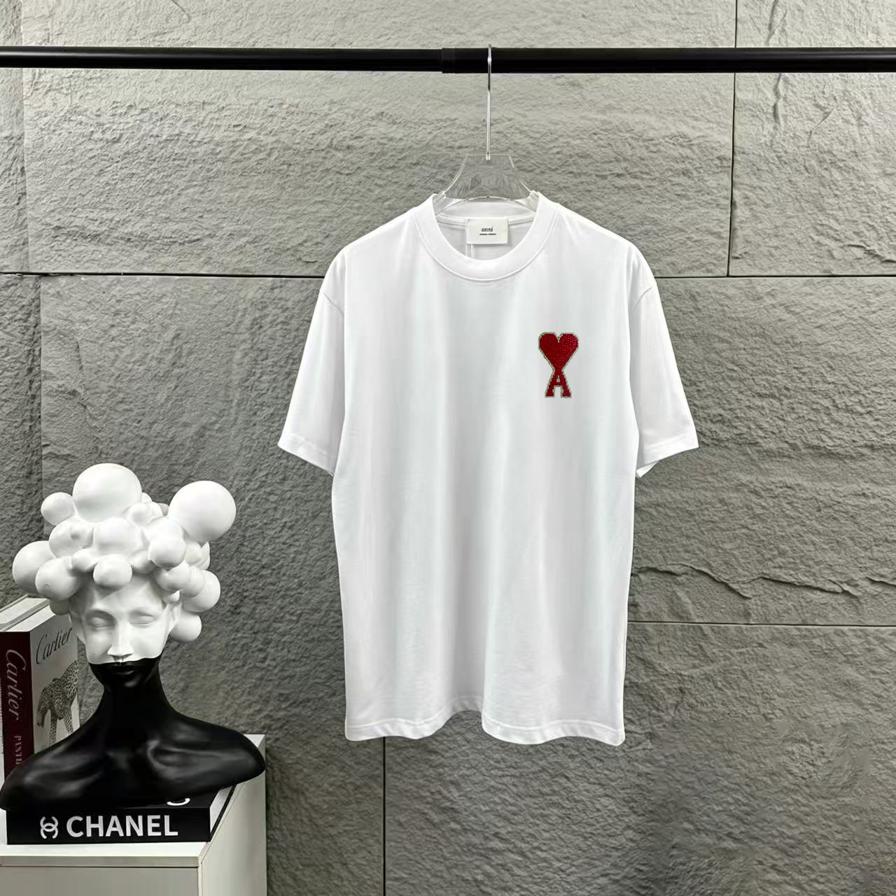 P85, Camiseta de cuello redondo de manga corta de la misma colección de Ami, tejido de algodón personalizado, con etiqu…