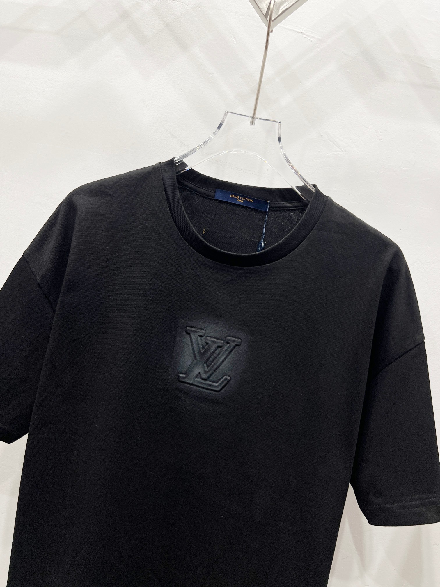 2025 Louis Vuitton High-Quality T-Shirt Collection: Comfortable, Stylish, and Timeless - 图片 3