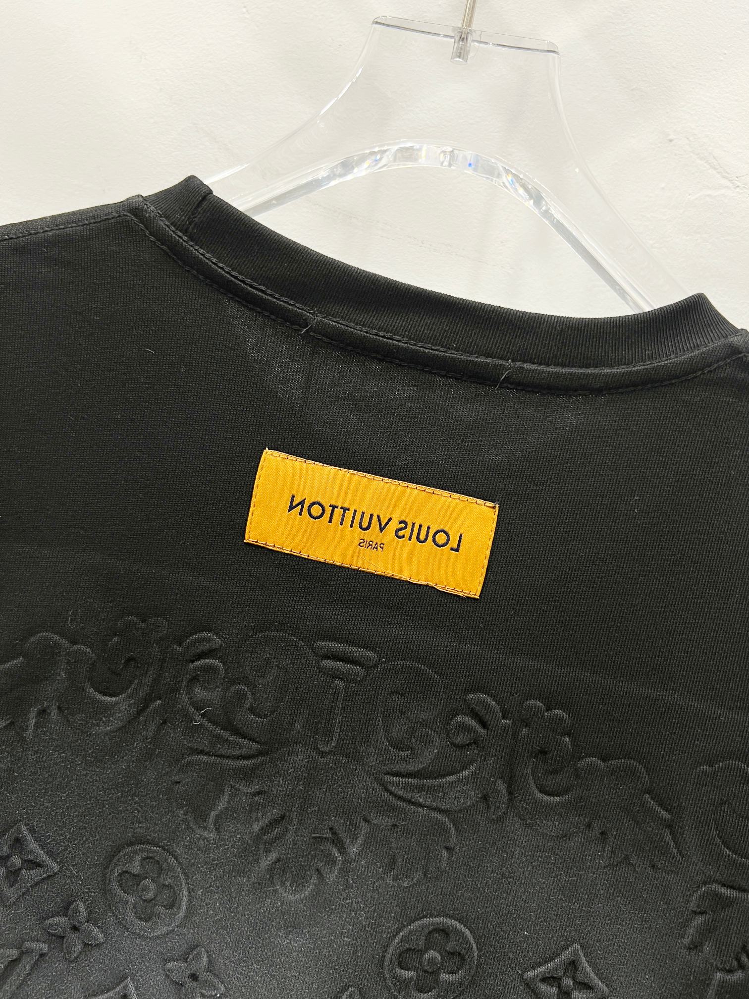 2025 Louis Vuitton High-Quality T-Shirt Collection: Comfortable, Stylish, and Timeless - 图片 5