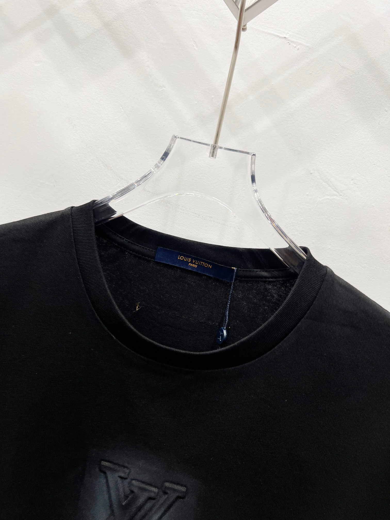2025 Louis Vuitton High-Quality T-Shirt Collection: Comfortable, Stylish, and Timeless - 图片 7