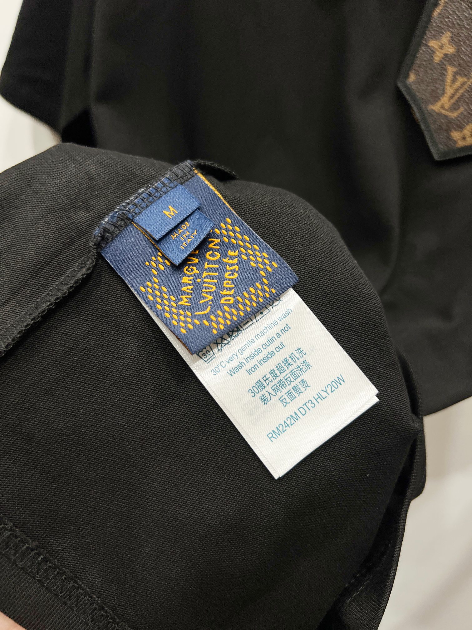 Louis Vuitton LV 2025 Classic Short Sleeve T-shirt in Pure Tampons, Comfortable and Stylish - 图片 8