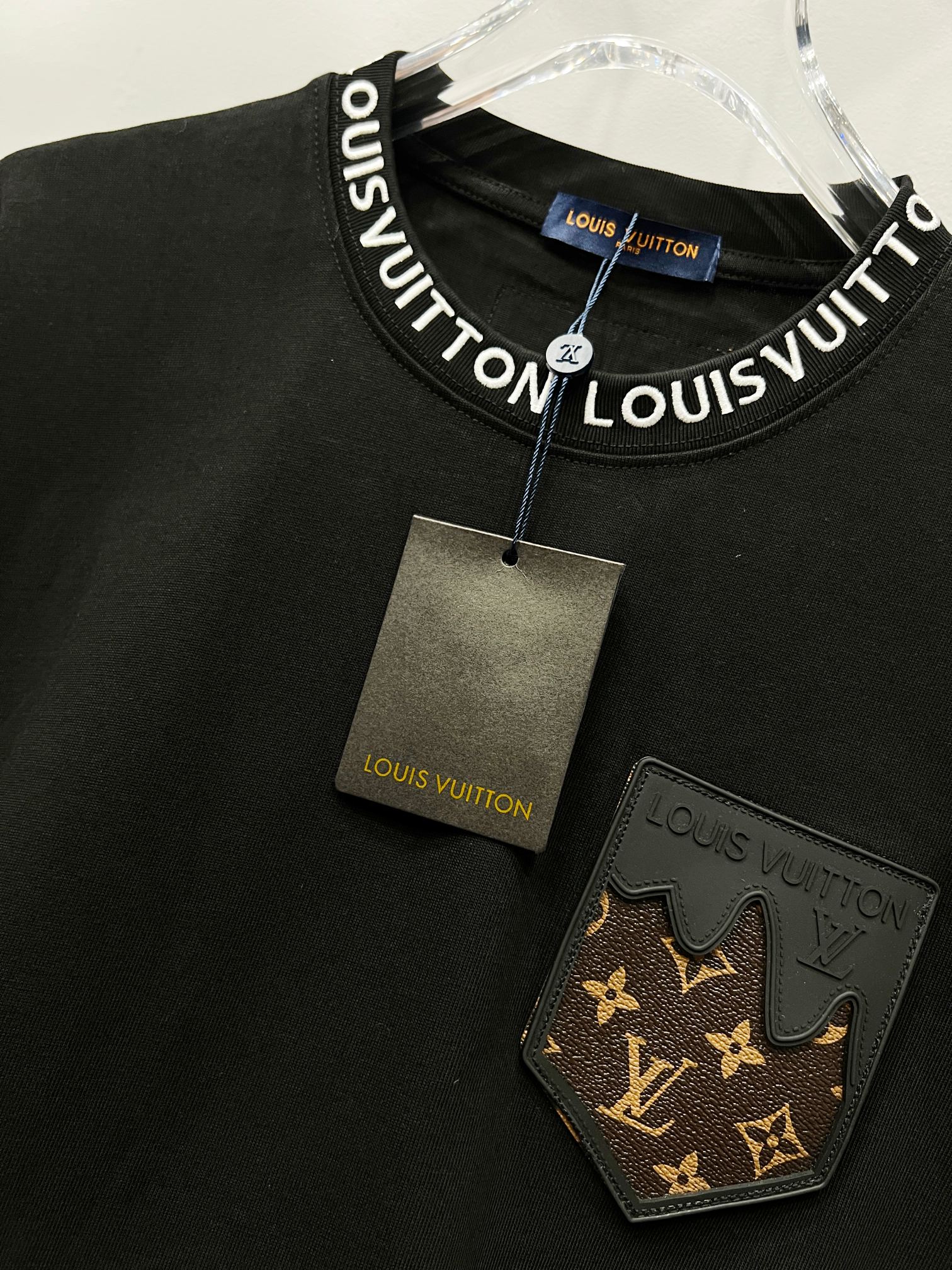 Louis Vuitton LV 2025 Classic Short Sleeve T-shirt in Pure Tampons, Comfortable and Stylish - 图片 7