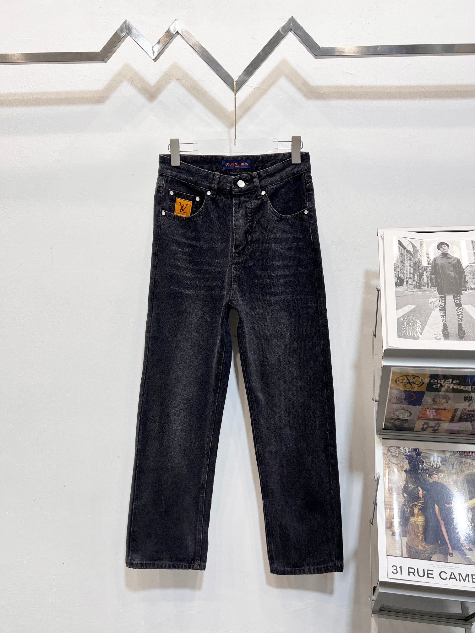 P125 Número de estilo: (A006) Lujia 2025 nuevos jeans de pierna recta con bolsillos lavados desgastados retro para pare…