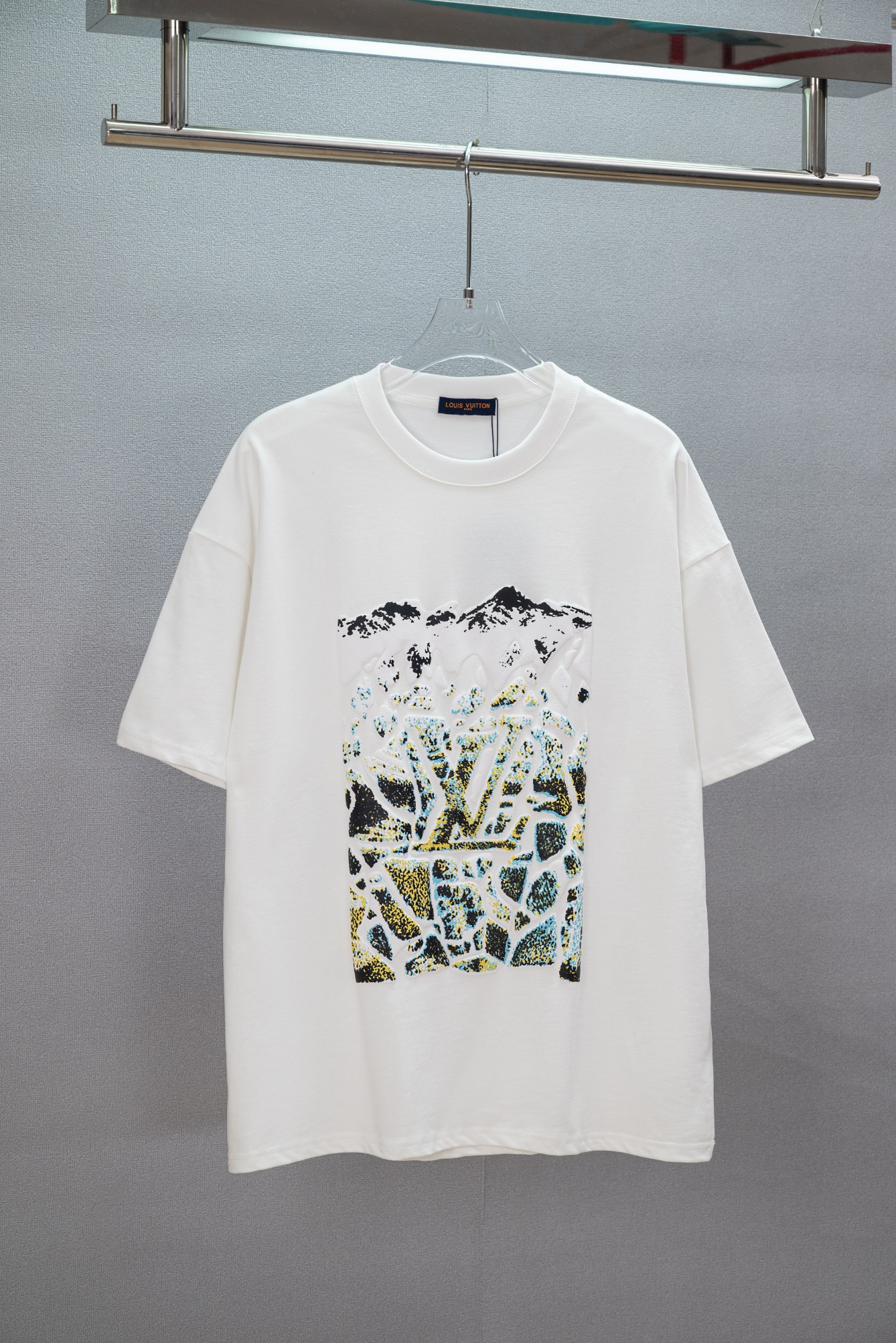P80 Nº de modelo: (Q224) Louis Vuitton LV 2026 Nueva colección SKI, camiseta de manga corta con estampado de espuma. Es…