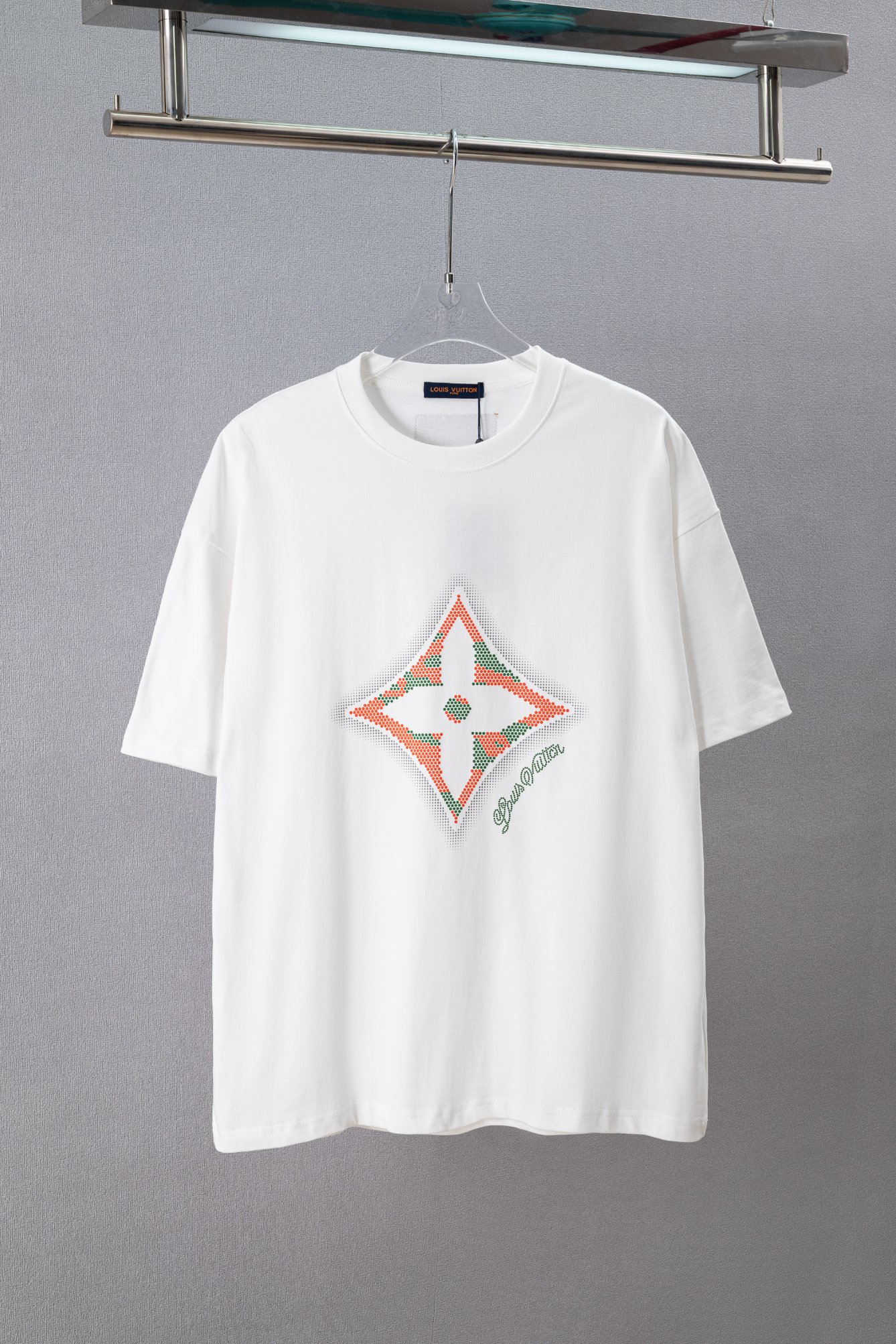P80 N.º de modelo: (Q207) LOUIS VUITTON/LV 2025 Nueva camiseta de verano con estampado de trébol de cuatro hojas en deg…