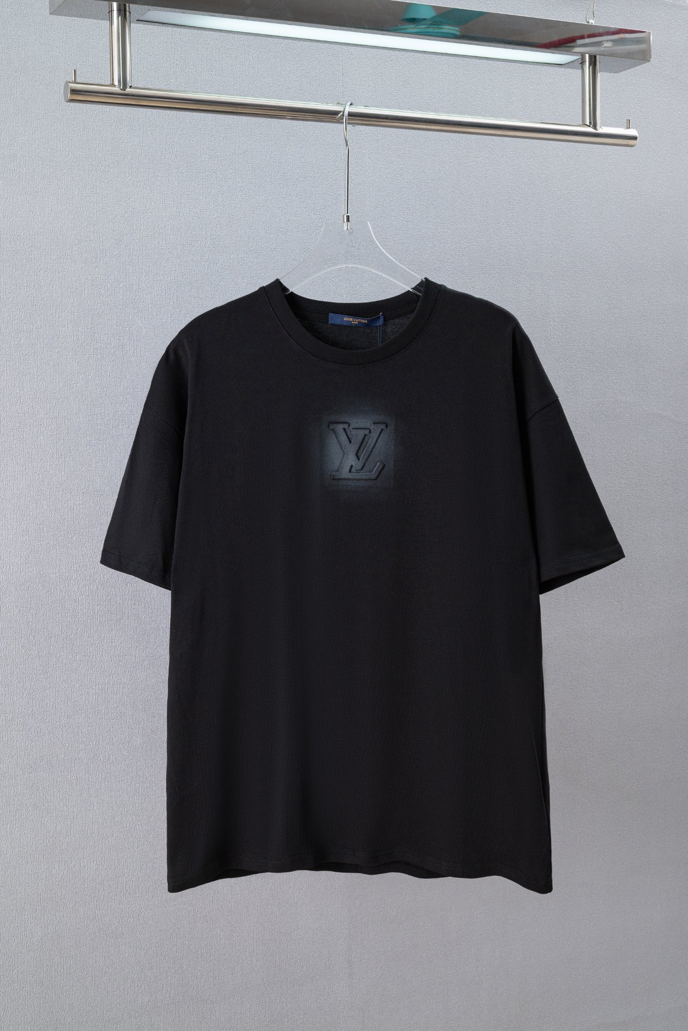 P90 N.º de modelo: (Q190) LOUIS VUITTON/LV 2025 Nueva camiseta de verano de manga corta con cuello redondo, monograma e…