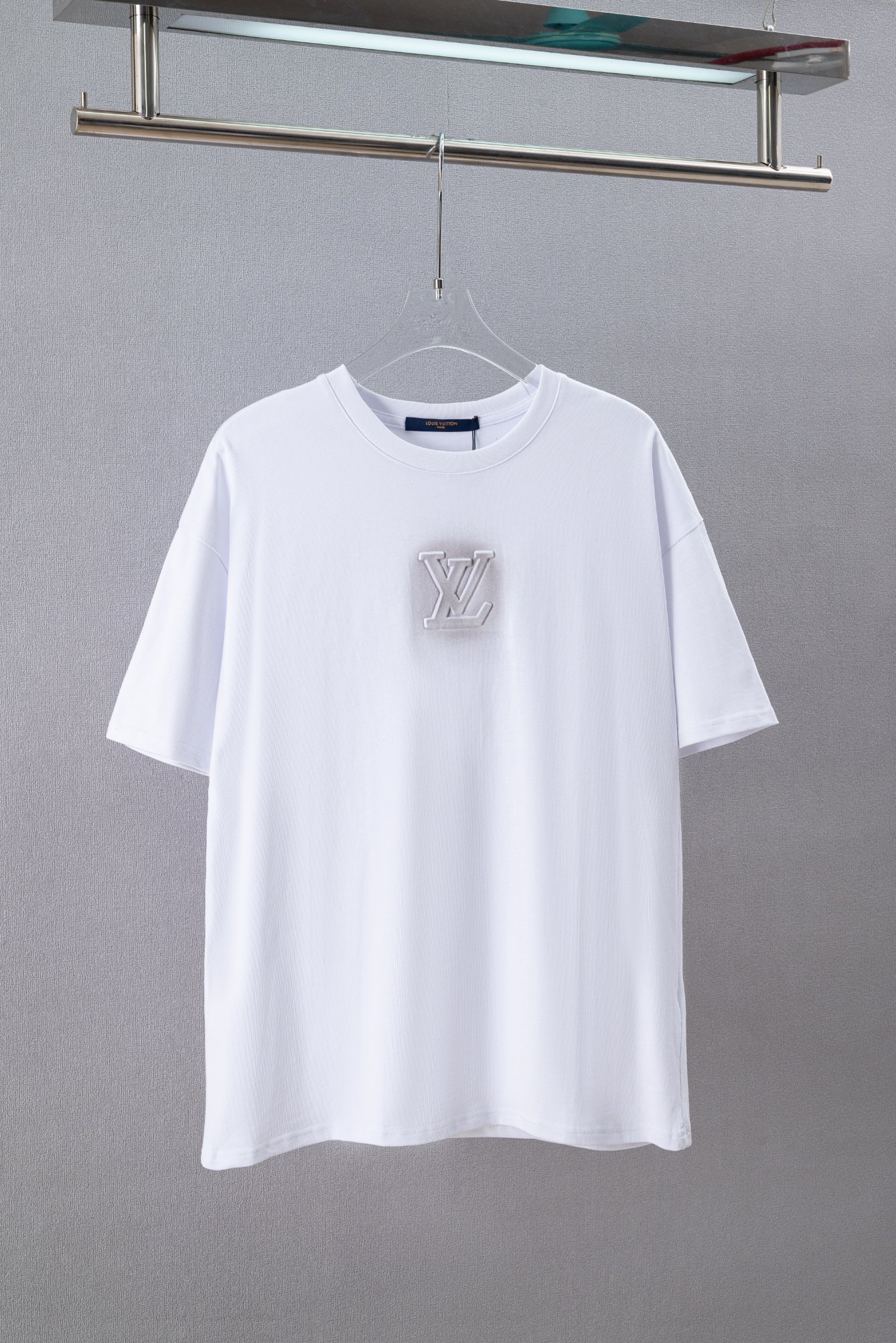 P90 N.º de modelo: (Q191) LOUIS VUITTON/LV 2025 Nueva camiseta de verano de manga corta con cuello redondo, monograma e…
