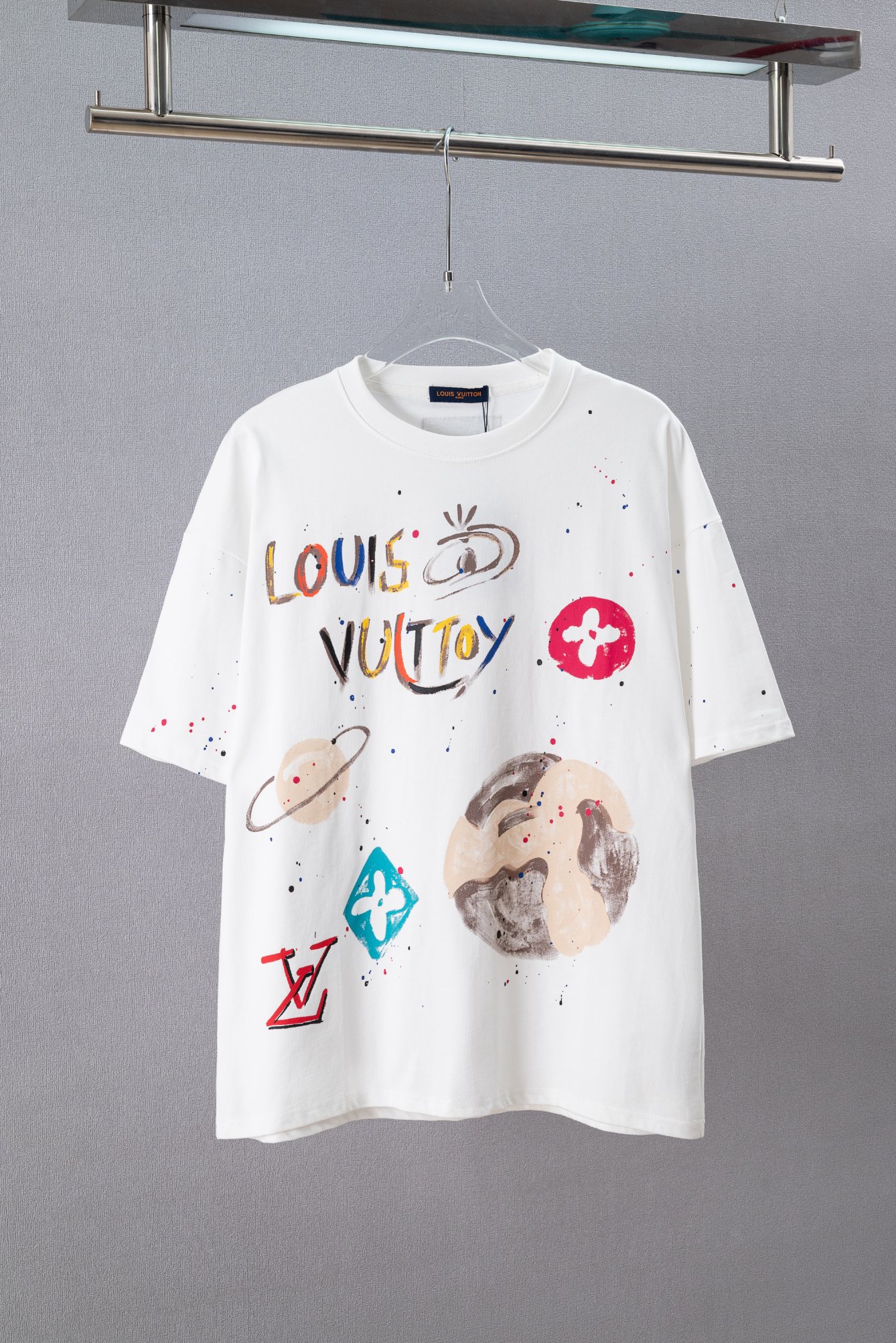 P80 N.º de modelo: (Q192) Camiseta de cuello redondo de manga corta LOUIS VUITTON/LV 2026 nuevo modelo con estampado de…