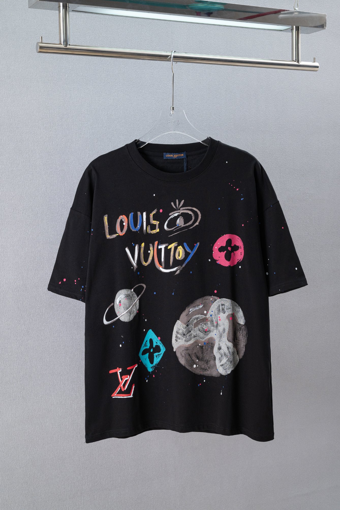 P80 N.º de modelo: (Q193) Camiseta de cuello redondo de manga corta LOUIS VUITTON/LV 2026 nuevo modelo con estampado de…