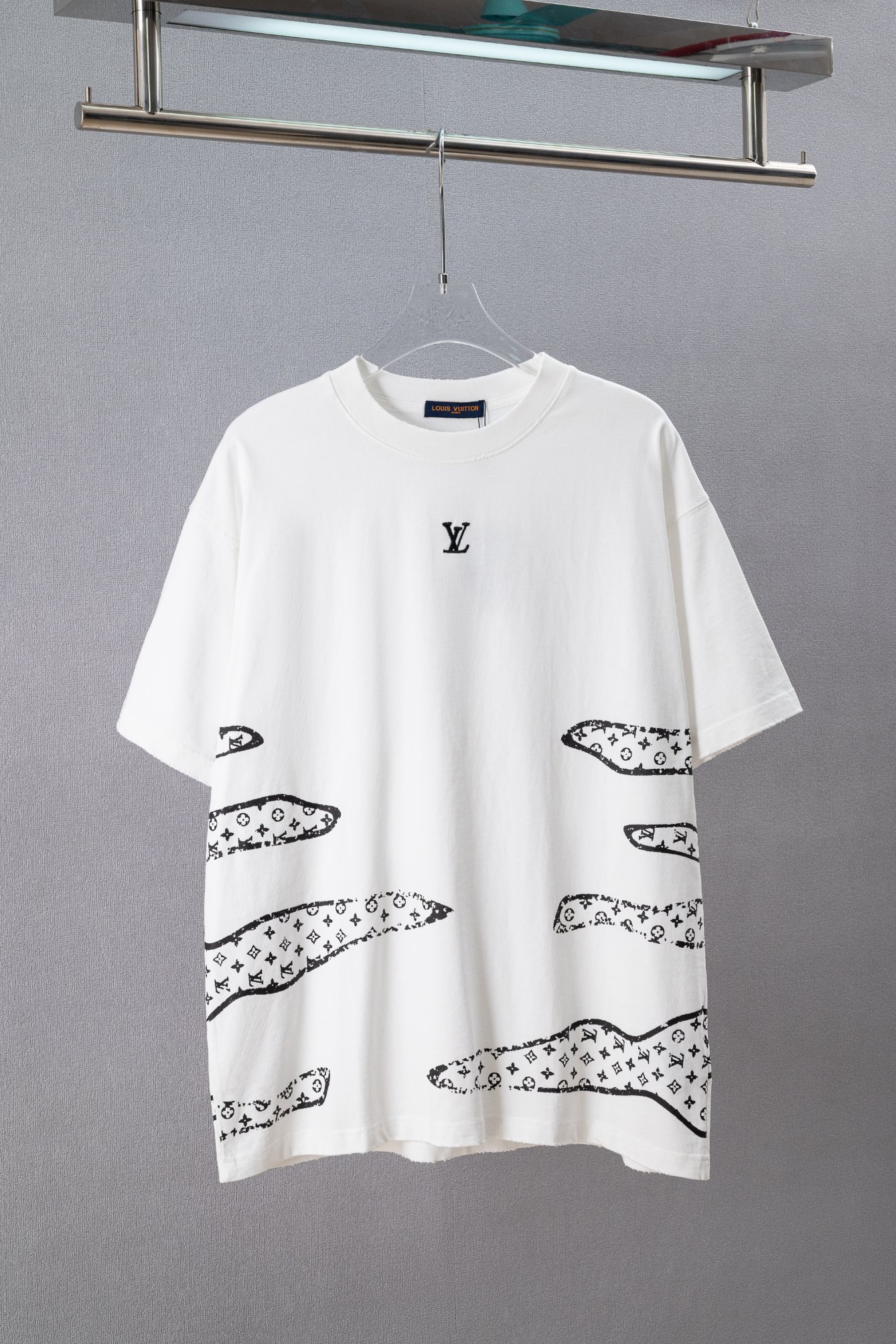 P95 N.º de modelo: (Q214) Louis Vuitton & LV 26ss Camiseta de manga corta con cuello redondo y estampado de nubes auspi…