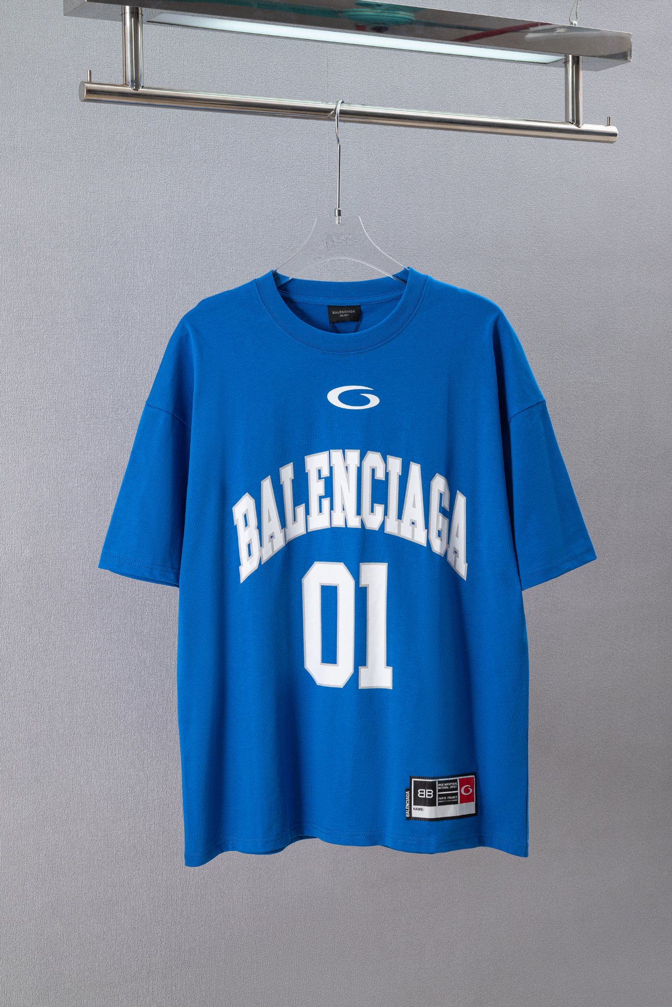 P75 Número de estilo: (Q197) Camiseta de baloncesto retro de nuevo estilo Balenciaga 2025 con logo impreso, cuello redo…