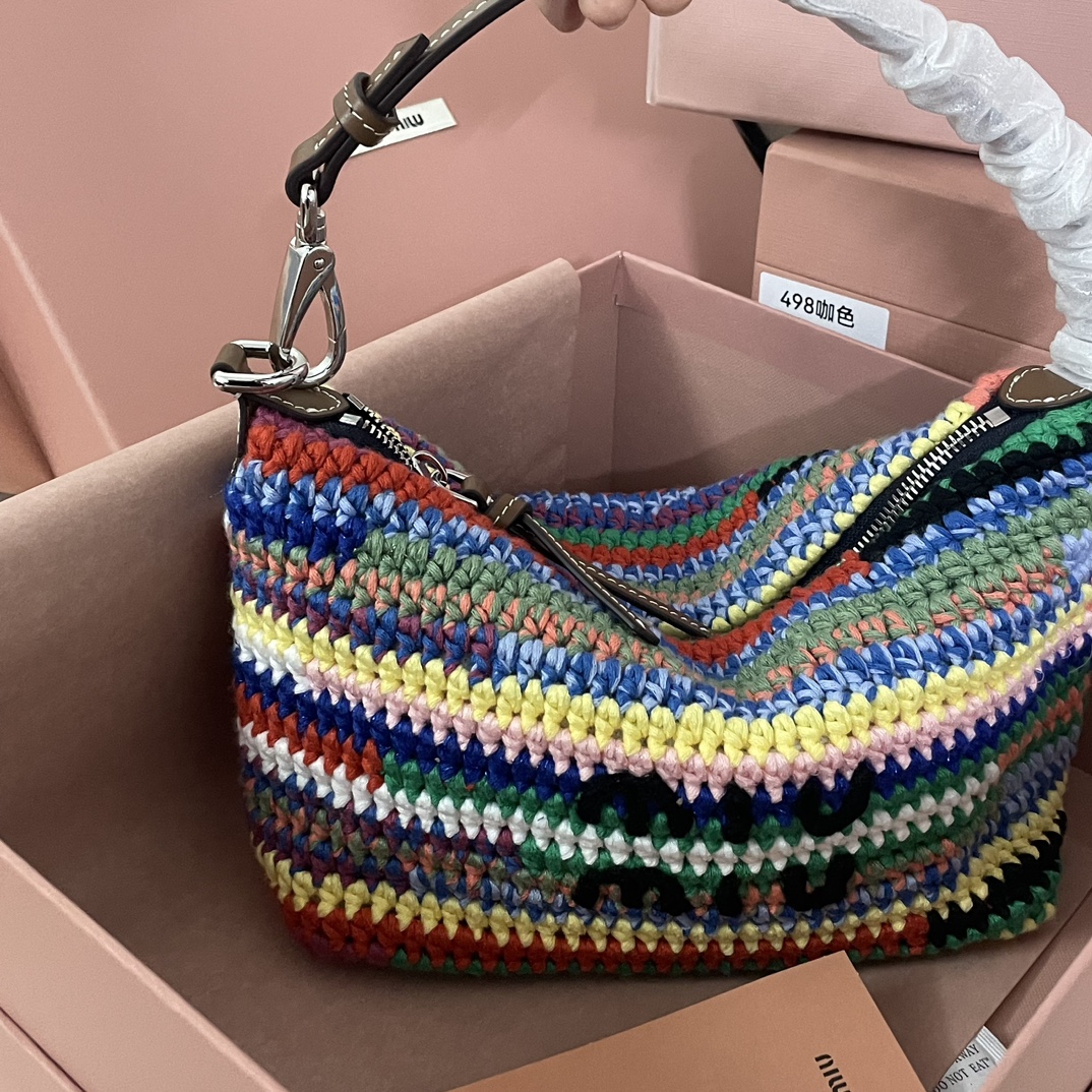 Foto casual ✈️ Bolso bento arcoíris P650