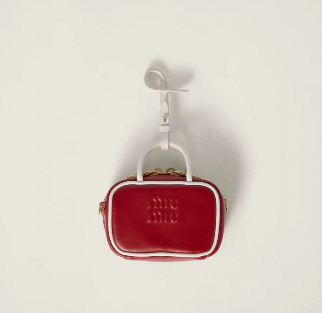 P380 𝙈𝙄𝙐 𝙈𝙄* ¡Llega el mini bolso inútil! Un bolso de oficina súper mini que se puede llevar al hombro o cruzado, …