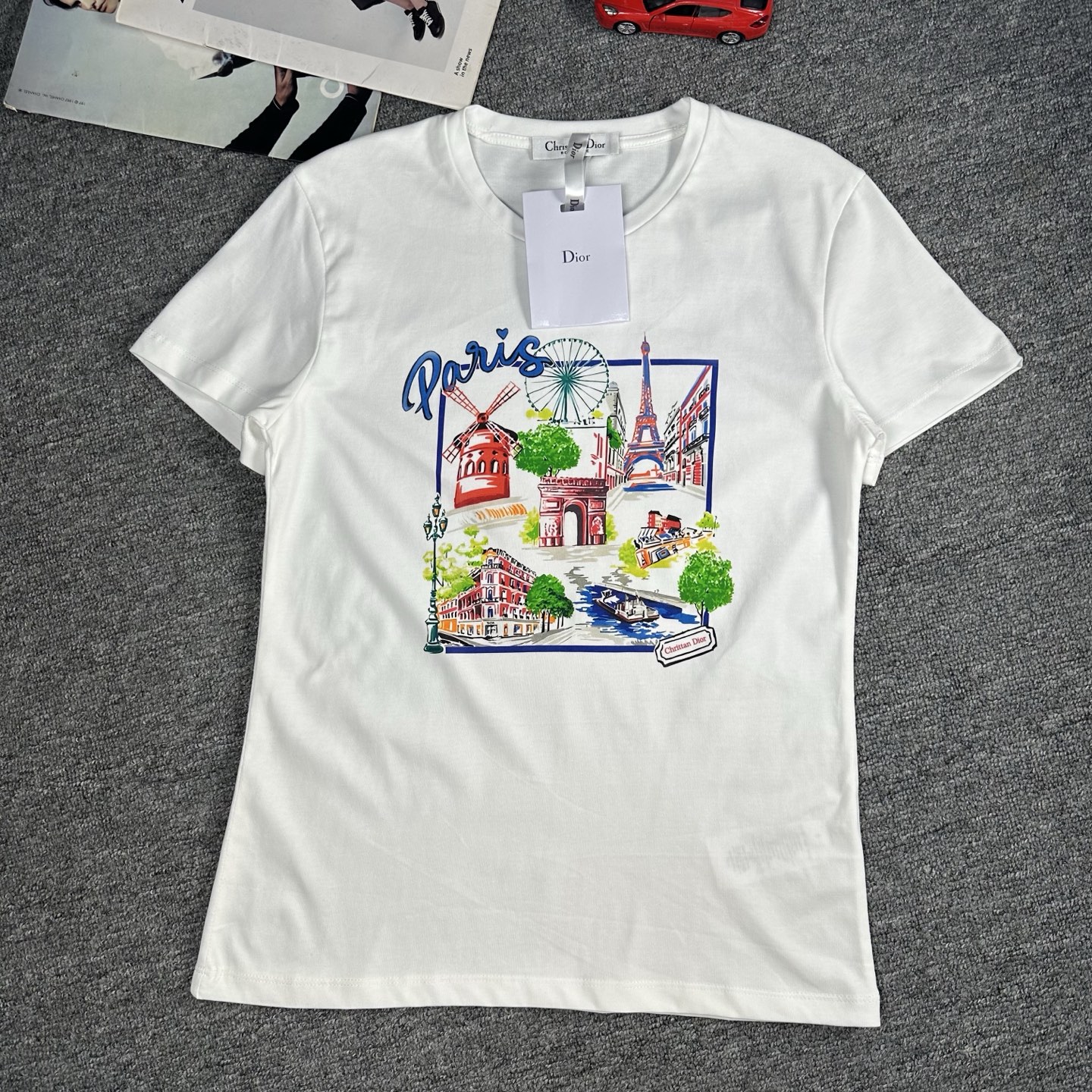 NO:440430,Dior 2025ss New Dutch City Landscape Printed T-shirt Pure Cotton Fabric Slim fit Two-color SML,,dior,tees,t-shirt,alexander wang19860909Dior 2025ss 新款 荷兰城市风景印花T恤 纯棉面料 修身版型 两色SML,,dior,tees，t-shirt,alexander wang,Women's clothing
