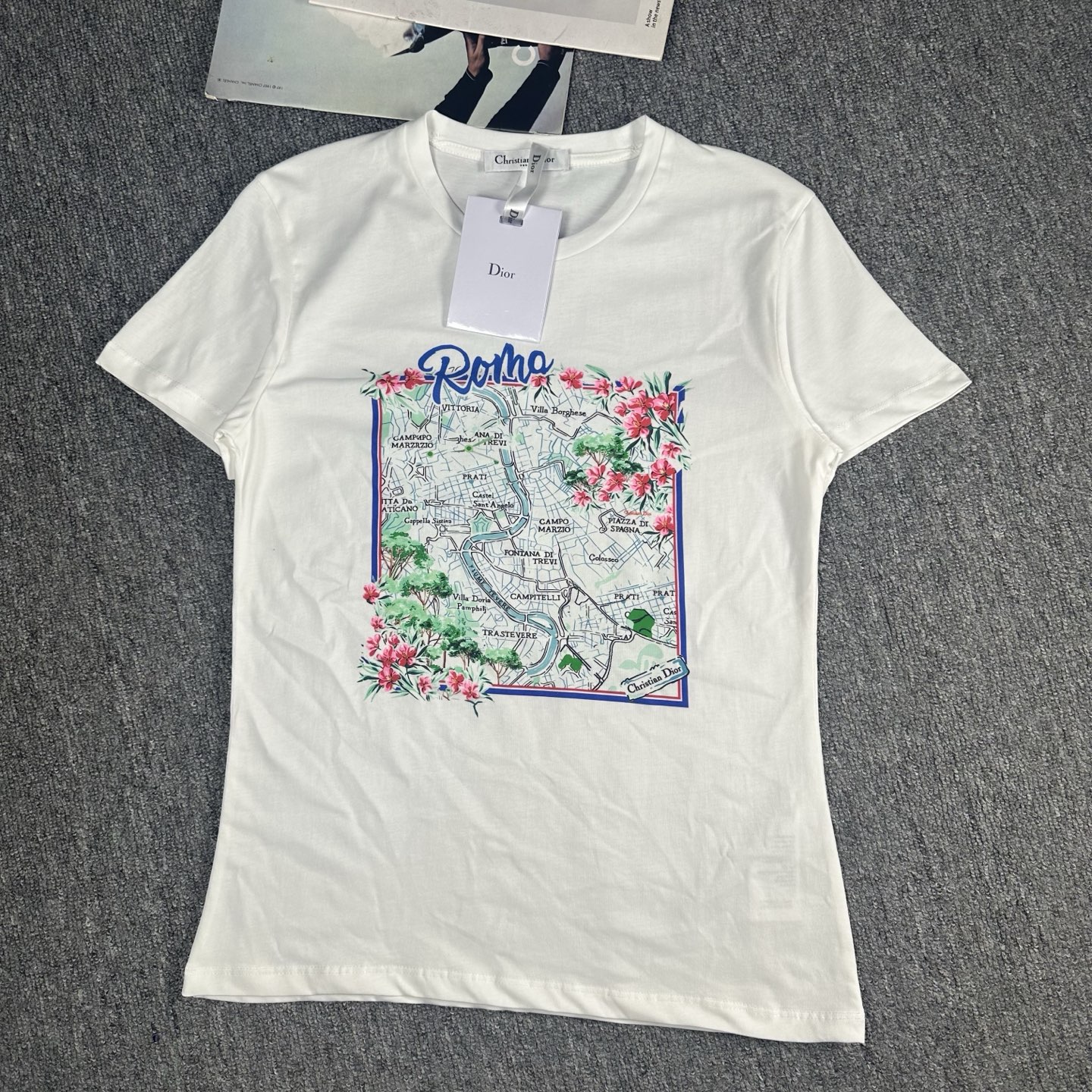 NO:440477,Dio* 2025ss Rome City Map Printed Pattern T-shirt Pure Cotton Fabric Slim fit style Paired with skirt and jeans SML, Dior, skirts, jeans, tees, t-shirt, alexander wang19860909Dio* 2025ss 罗马城市地图印花图案T恤 纯棉面料 修身版型 搭配裙子牛仔裤都好看 SML,,dior,skirts,jeans,tees，t-shirt,alexander wang,Women's clothing