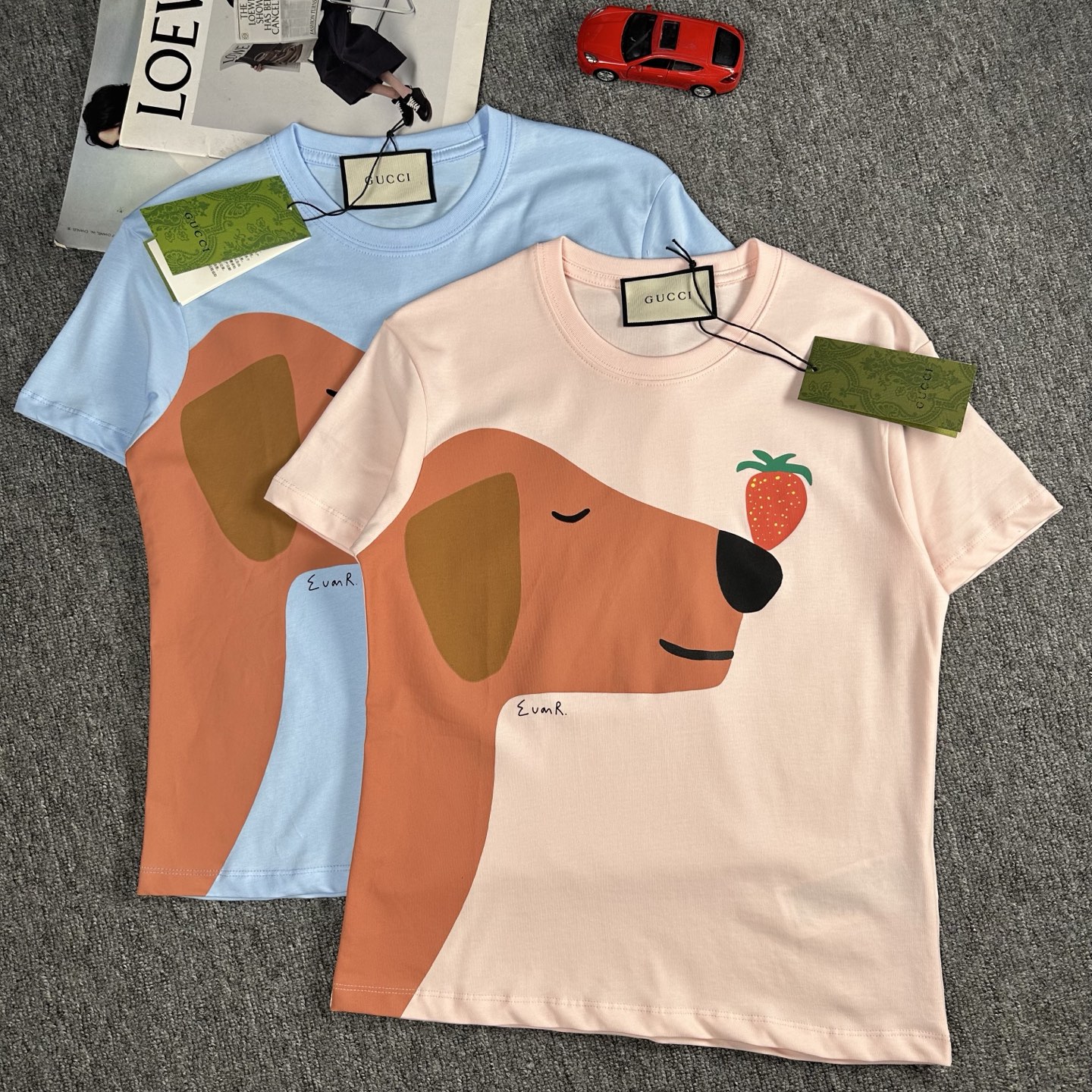 NO:440471,Gucci puppy strawberry printed T-shirt, pure cotton fabric, normal style, daily necessities Two-color SML, gucci,tees, t-shirt, alexander wang19860909Gucci 小狗草莓印花T恤,纯棉面料,正常版型,日常必备 两色SML,,gucci,tees，t-shirt,alexander wang,Women's clothing