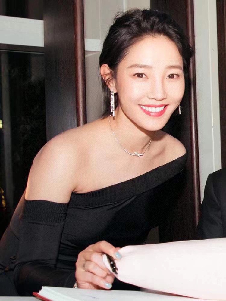 👑Chanel 香奈儿项链 蝴蝶结项链🎀 香奶奶家高级珠宝系列，专柜很火爆。非常nice，精致别致，上身