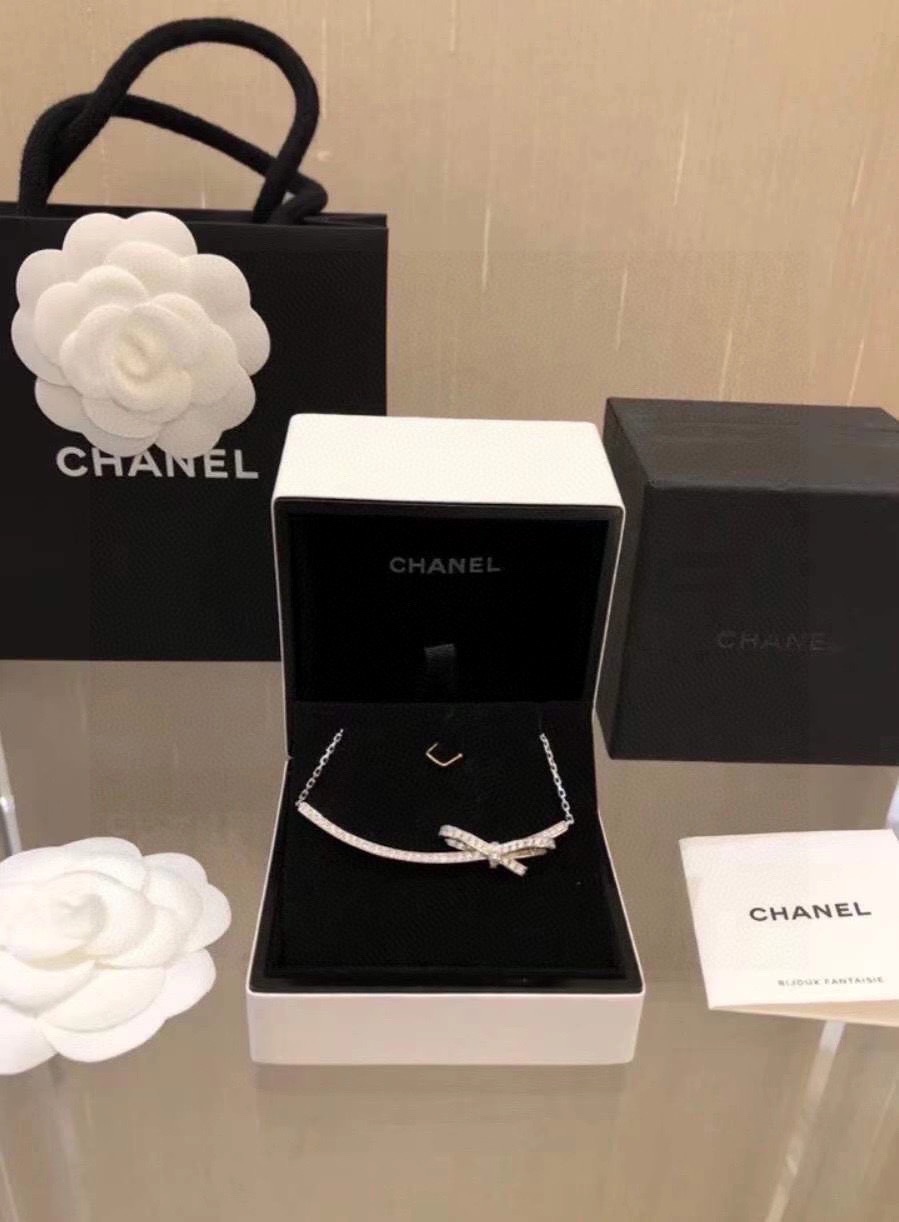 👑Chanel 香奈儿项链 蝴蝶结项链🎀 香奶奶家高级珠宝系列，专柜很火爆。非常nice，精致别致，上身