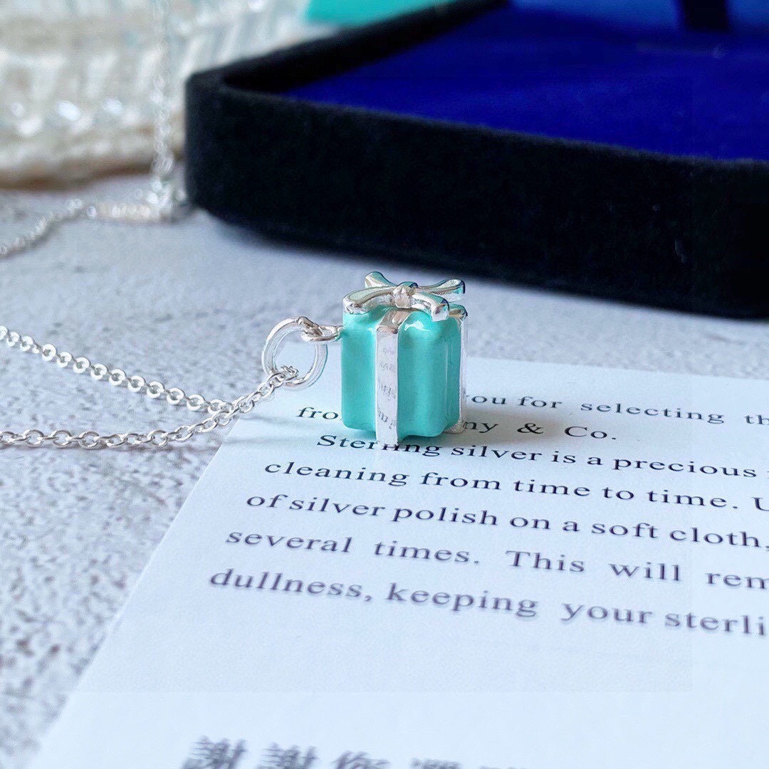 Tiffany & Co. 蒂芙尼项链珐琅礼盒吊坠情人节礼物 玲珑 白搭 单品 佩戴效果超赞项链