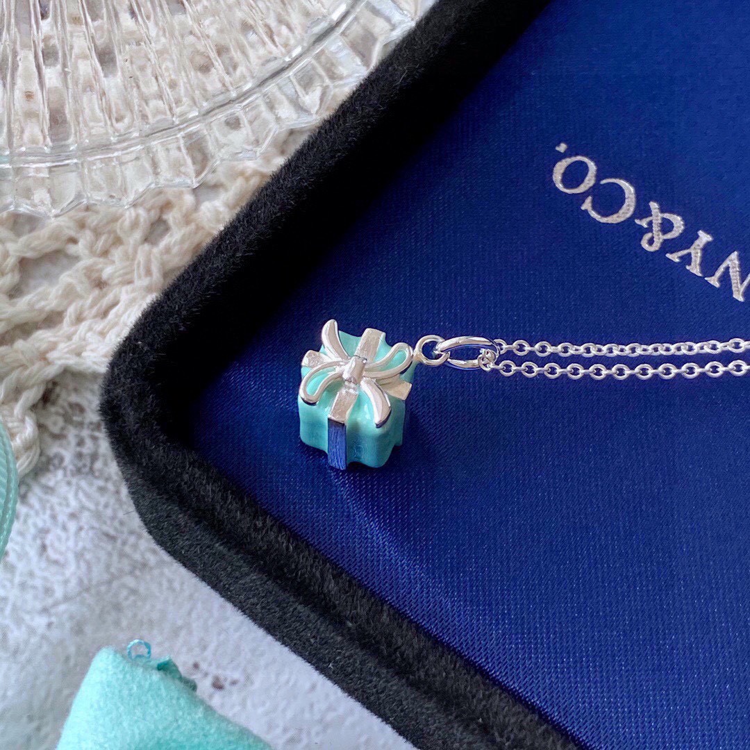 Tiffany & Co. 蒂芙尼项链珐琅礼盒吊坠情人节礼物 玲珑 白搭 单品 佩戴效果超赞项链