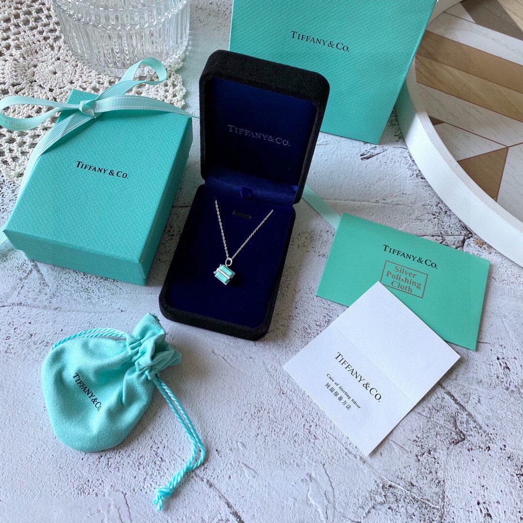 Tiffany & Co. 蒂芙尼项链珐琅礼盒吊坠情人节礼物 玲珑 白搭 单品 佩戴效果超赞项链