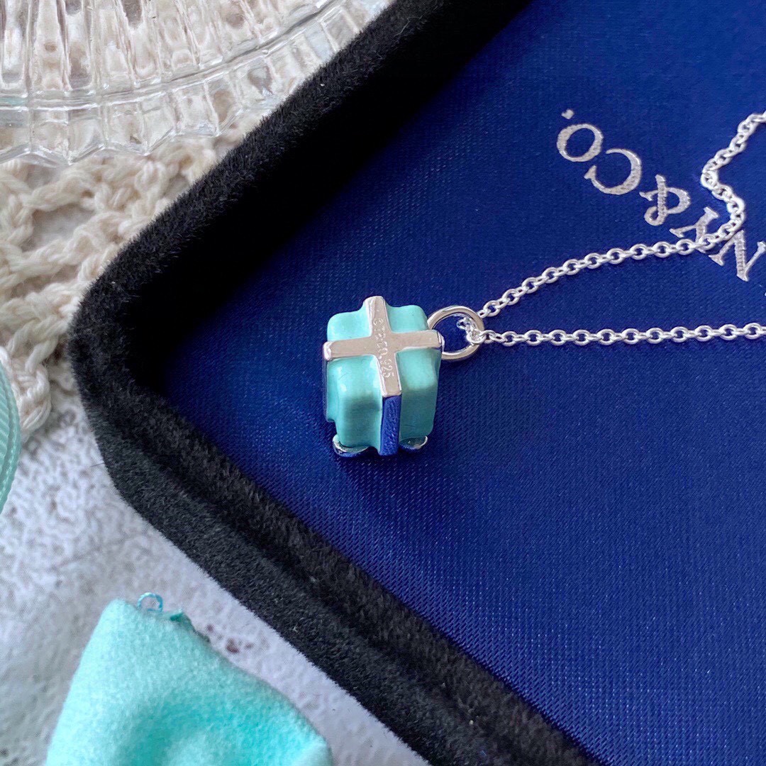 Tiffany & Co. 蒂芙尼项链珐琅礼盒吊坠情人节礼物 玲珑 白搭 单品 佩戴效果超赞项链
