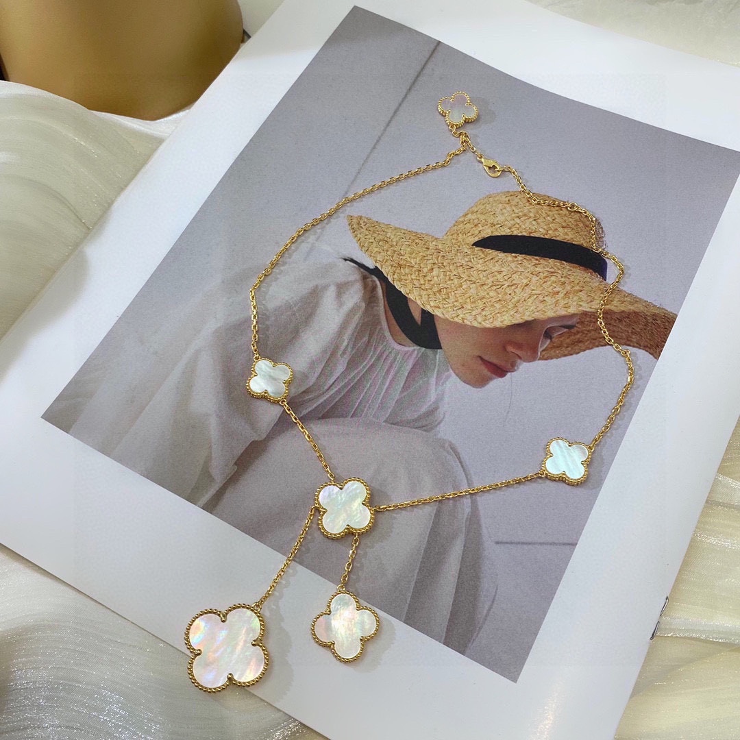 NO:109900,Van Cleef & Arpels Van Cleef & Arpels Vca Four-leaf clover Six Flowers Tassels White Fritillar Necklace Natural Shell Agate Super good looking Classic model is never out of date Selected German imported 925 sterling silver material Original logo Seamless precision version Real photos Superb craftsmanship Best matching for road, party, wedding banquet, boutique jewelry, christian louboutin, van cleef, necklace, pure silver19860909Van Cleef & Arpels 梵克雅宝 vca 四叶草 六花 流苏 白贝母项链天然贝壳 玛瑙 超好看 经典款永远不过时 精选德国进口925纯银材质 原版logo 无缝隙精工版 实拍物美 精湛工艺 压马路、party、婚宴最佳搭配佳选,饰品精品,christian louboutin,van cleef,necklace,pure silver,Jewelry