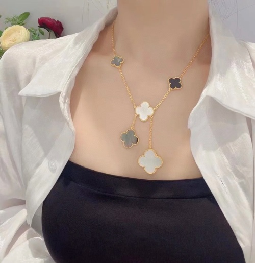 Van Cleef & Arpels Clover Necklace with White & Grey Mother of Pearl 1 Van Cleef & Arpels Clover Necklace with White & Grey Mother of Pearl