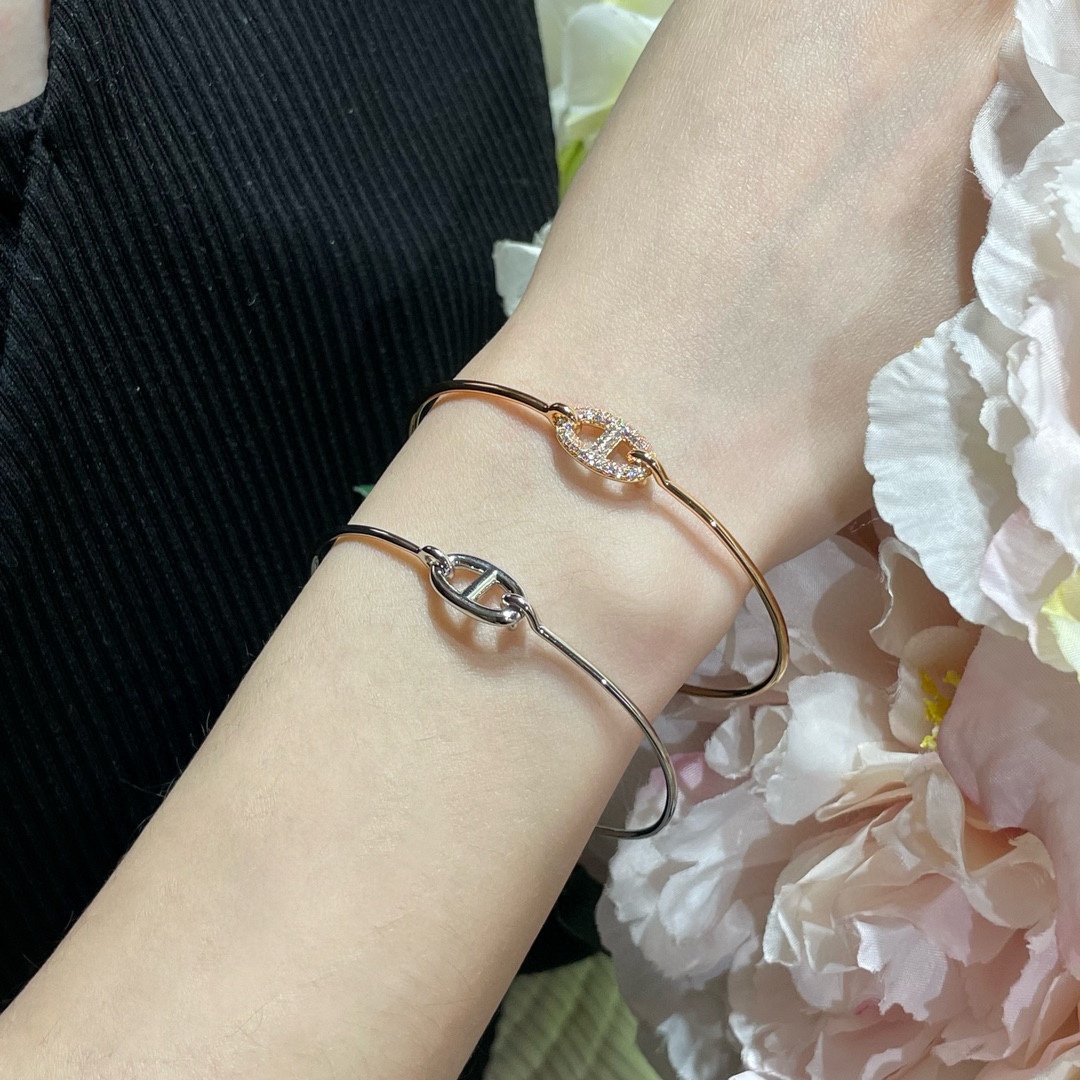 NO:106551,Advanced precision version, Hermes fine tube glossy pig nose bracelet, high-end customization, goddess, all love Hermes hot bracelet 1:1 super exquisite goddesses, stars, same style, k gold texture, rose gold, platinum, spot body really praises, jewelry quality, hermes, bracelet19860909高级精工版,爱马仕细管光面猪鼻子手镯,高端定制 女神 都爱爱马仕火爆 手镯 1:1超精赞各路女神 明星 同款 k金质感,玫瑰金 白金 现货上身真的赞爆,饰品精品,hermes,bracelet,Jewelry