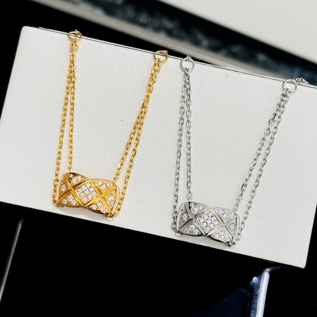 NO:106366,Xiaoxiangfeng COCO Glossy diamond, full diamond, double-layer chain, necklace, simple and fashionable, we are all made of sterling silver, high-end custom material, diamond bag has a three-dimensional feeling, no matter what clothes you match, the effect is excellent, very recommended electroplating, thick gold, jewelry, necklace, pure silver19860909小香风 COCO 光面菱格 满钻 双层 链子 项链 简单就是时尚 我们一致纯银打造 高端定制材质,菱格包立体感十足,不论搭配 什么衣服 效果都杠杠的,非常推荐电镀厚金,饰品精品,necklace,pure silver,Jewelry