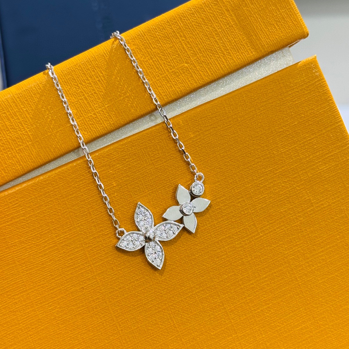 NO:106368,Donkey House Full Diamond Double Flowers Four-Leaf Crocodile Necklace Fresh Style Classic and Hot to Look and Evergrande Products Featured German Imported Electroplating Thick Gold Simple and Exquisite Platinum Chain Thick Chain Black Necklace, Jewelry Boutique, Louis vuitton, louis vuitton, necklace19860909驴家 满钻双花 四叶草 项链 小清新风格 经典耐看百搭单品 精选德国进口电镀厚金 简单精致铂金 链条加粗 项链,饰品精品,louis vuitton,louis vuitton,necklace,Jewelry