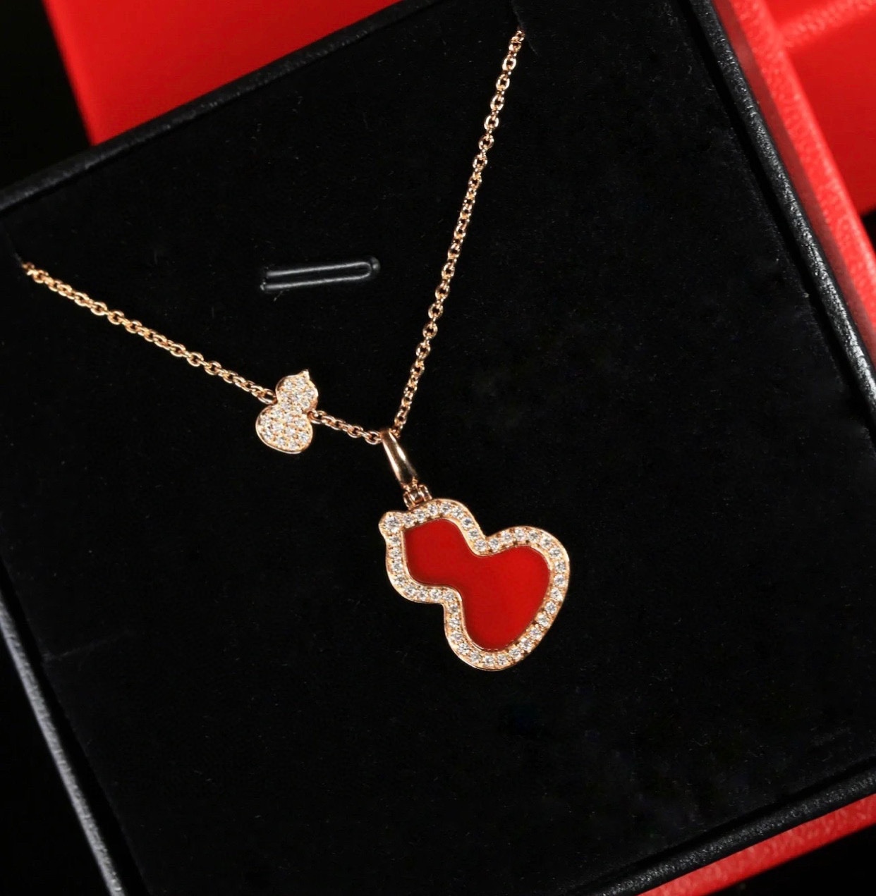 NO:106268,Natural red agate, popular, size, gourd necklace, high appearance, excellent upper body effect, very versatile, high-end inlay, thick gold plated, first-class texture, eight hearts, eight arrows, high carbon diamonds, generous and exquisite, when worn, it is said to be real gold, red agate, electroplated thick gold, necklace, fine jewelry, necklace19860909天然红玛瑙 火爆 大小 葫芦项链,高颜值 上身效果很赞 很百搭哦 高端镶嵌 镀厚金 真金质感一流的 八心八箭高碳钻 大方而精致 戴出去就说是真金 红玛瑙 电镀厚金 项链,饰品精品,necklace,Jewelry