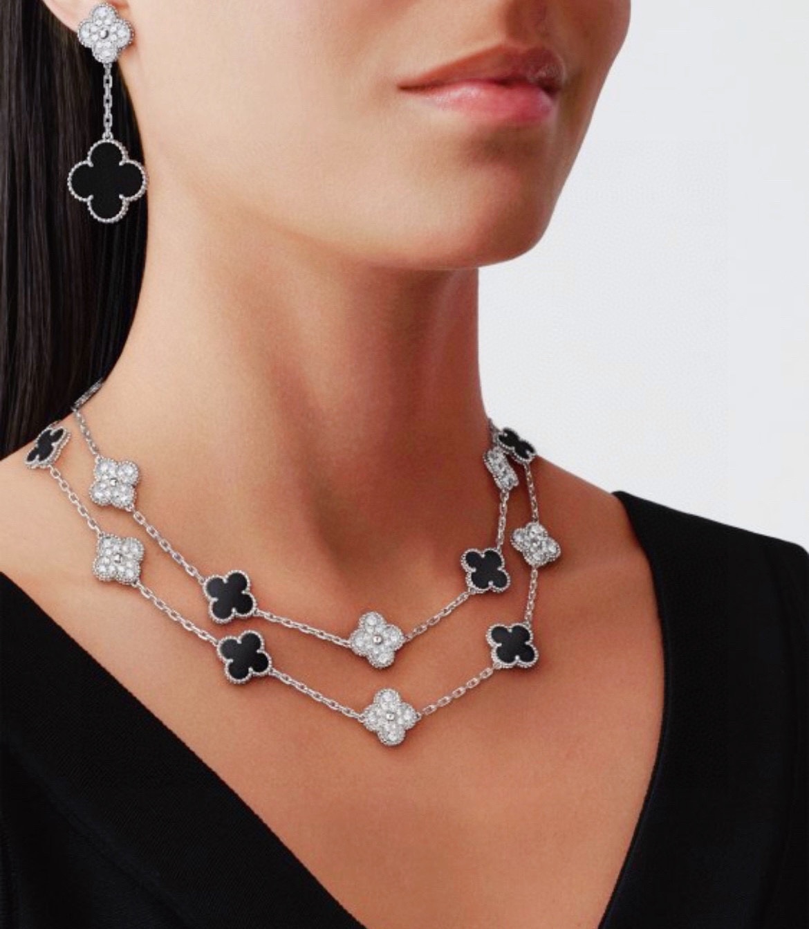 NO:105872,[Purchase level] vca four-leaf clover Van Clerk Arpels, full diamond black agate, twenty-flower necklace, 20 flowers, colorful treasure long chain sweater chains, many people pay attention to shipment and recognize goods, Seiko Asian gold version, super heavy industry style, seamless inlay counter original diamond inlay back comparison, and price comparison, special inlay high-carbon diamond seiko prints complete!  Original diamond buckle luxury exquisite jewelry boutique van cleef sweaters necklace19860909【代购级别】vca四叶草梵克雅宝 满钻黑玛瑙 二十花项链 20花 彩宝长链毛衣链注意出货识货的人还是很多的,精工亚金版,超级重工的款式 无缝镶嵌专柜原版镶钻背面比货再比价特镶嵌高碳钻精工字印齐全！原版菱形扣 奢侈 精致,饰品精品,van cleef,sweaters,necklace,Jewelry