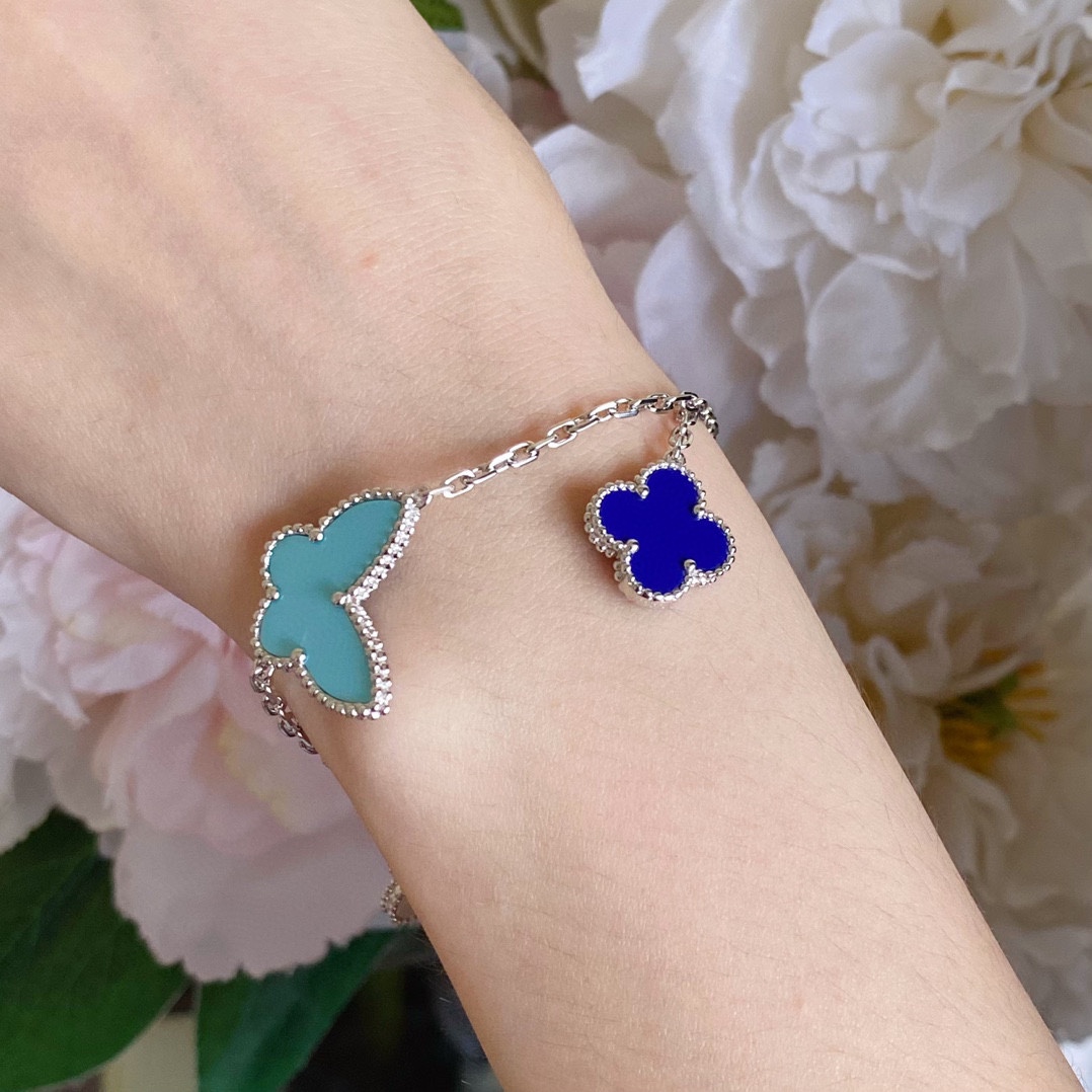 NO:105500,VCA Lucky Bracelet is very unique, personalized, fashionable, not like the streets of Wuhua. It uses gray fritillaria, purple chalcedony, white fritillaria, and blue turquoise. Mixed and matched to make this lucky bracelet. It is a must-have for everyone. It is fine and well-made, and the price is beautiful. It is still available in stock now. If it is slow, it won’t be available!  , jewelry quality, bracelet19860909VCA乱花lucky手链 非常独特 个性 时尚 不会像五花那些烂大街 采用了灰贝母 紫玉髓 白贝母 蓝松石 混合搭配成就了这款lucky手链.人手必备啦 做工精细到位 价格美丽 现在还有现货 慢了就没有咯！,饰品精品,bracelet,Jewelry