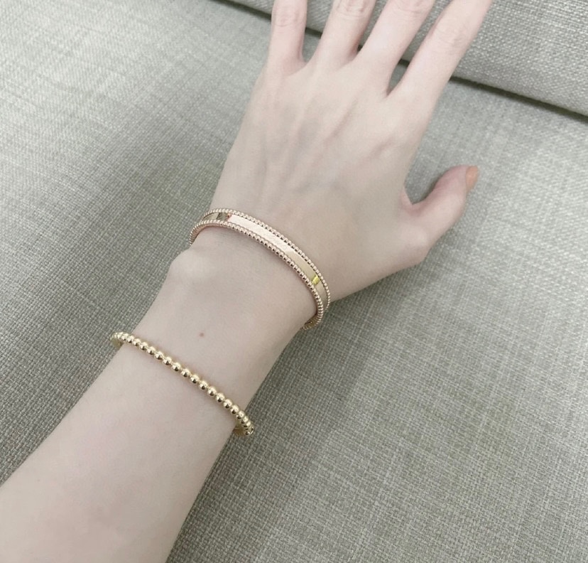 NO:104740,VCA signature bracelet, three-color thick gold version, real-life photography, super exquisite, now specially recommended., jewelry quality, bracelet19860909VCA签名手镯,三色齐厚金版,实物拍摄 超级精致 现特别推荐.,饰品精品,bracelet,Jewelry