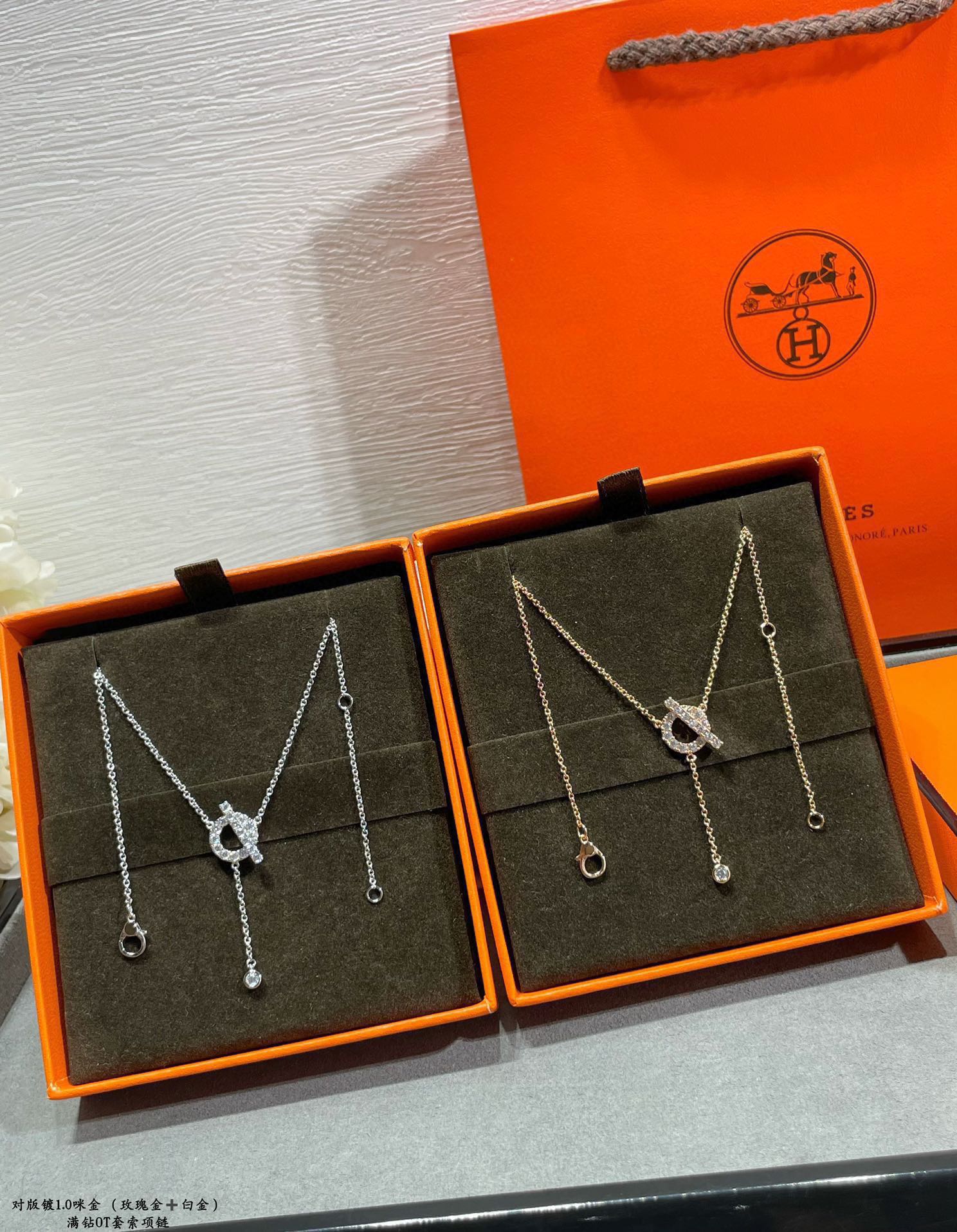 NO:104728,Hermes OT buckle lasso necklace, high-quality precision version, loved by many internet celebrity goddesses, OT buckle full diamond necklace, handmade shovel nail inlay, original print, rose gold, platinum, jewelry boutique, hermes, necklace19860909爱马仕OT搭扣套索项链 高级精工版 众多网红女神爱戴 OT扣满钻项链 手工铲钉镶嵌 原版字印 玫瑰金 白金色,饰品精品,hermes,necklace,Jewelry